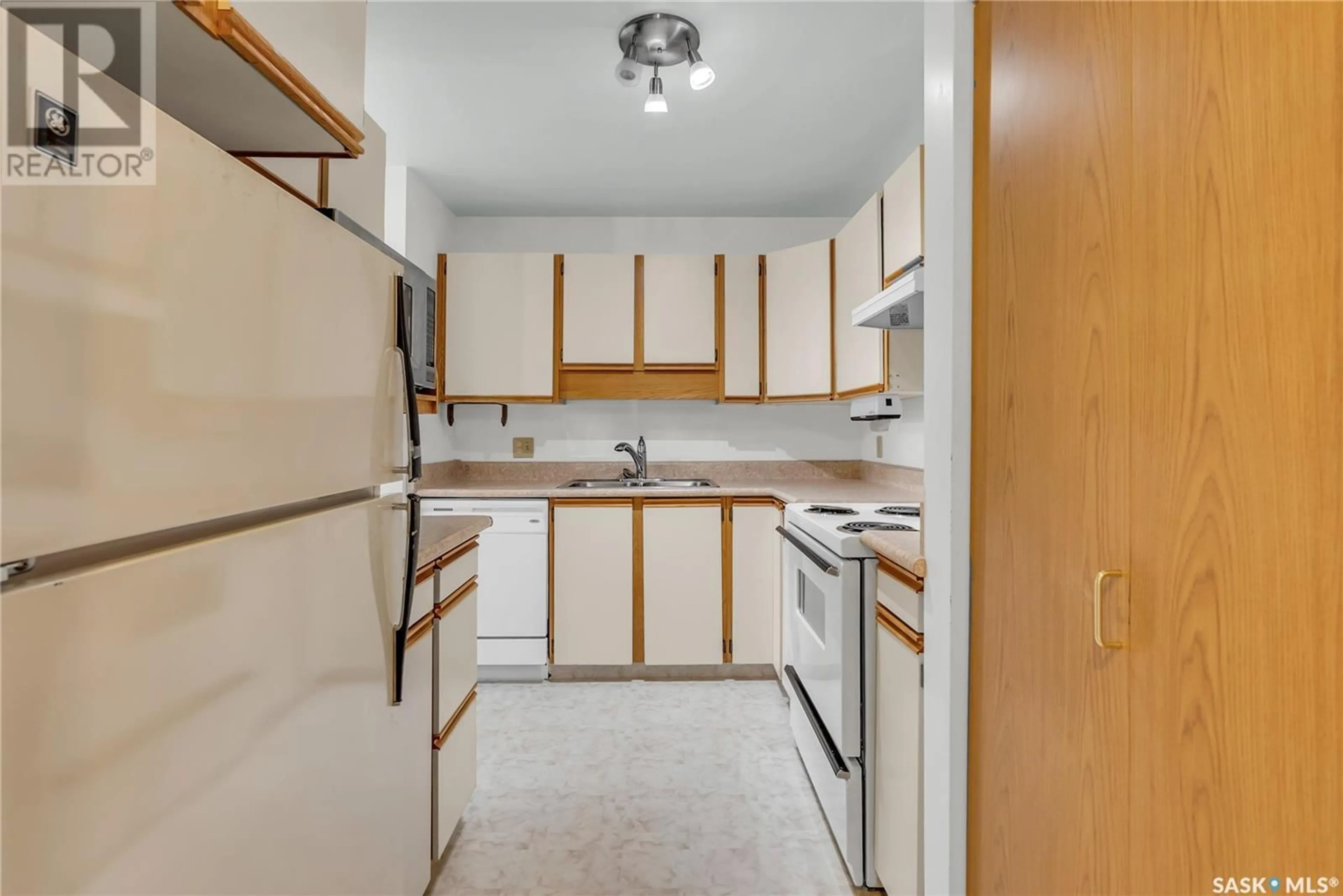 Standard kitchen, unknown for 11 95 MAIN STREET, Hague Saskatchewan S0K1X0