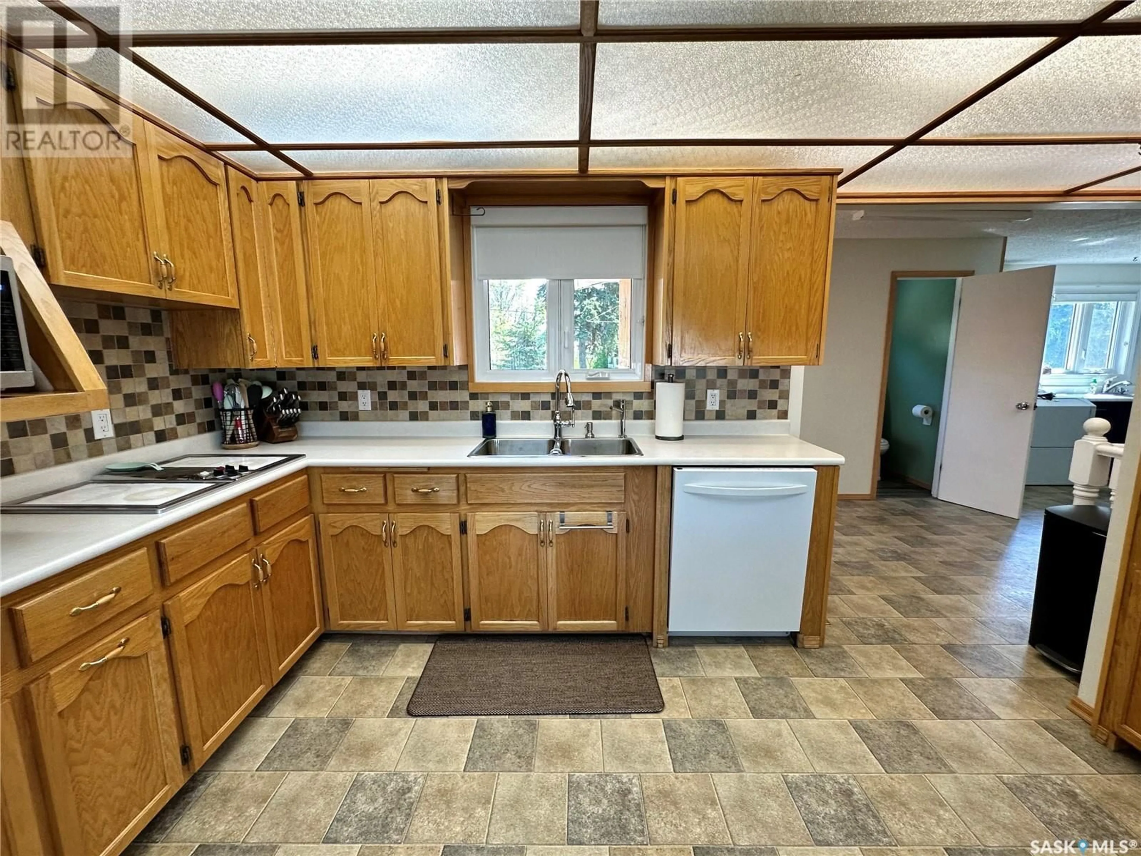 Standard kitchen, unknown for 8005 6TH STREET, Rosthern Saskatchewan S0K3R0