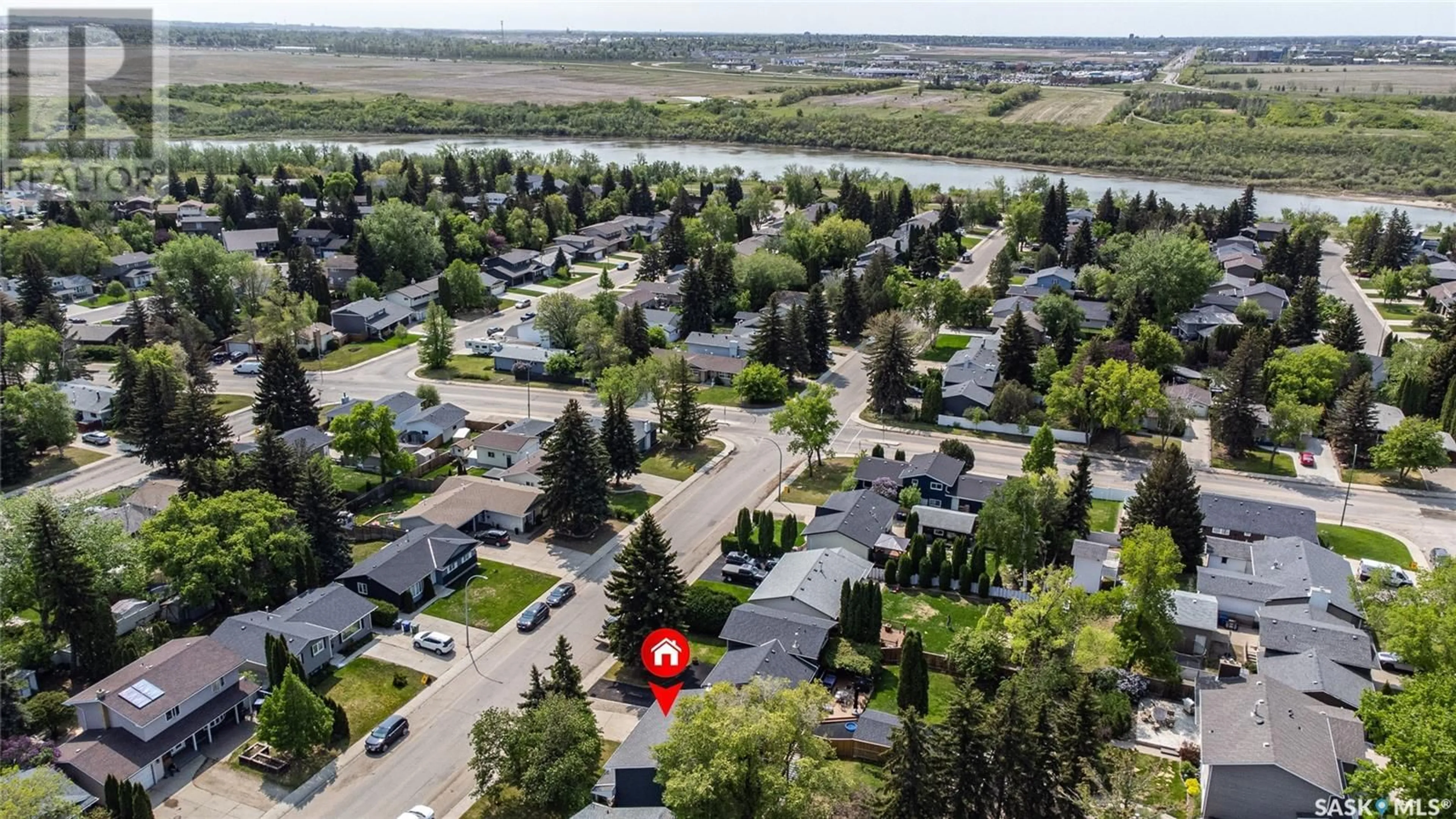 A pic from outside/outdoor area/front of a property/back of a property/a pic from drone, street for 320 NAHANNI DRIVE, Saskatoon Saskatchewan S7K4C7
