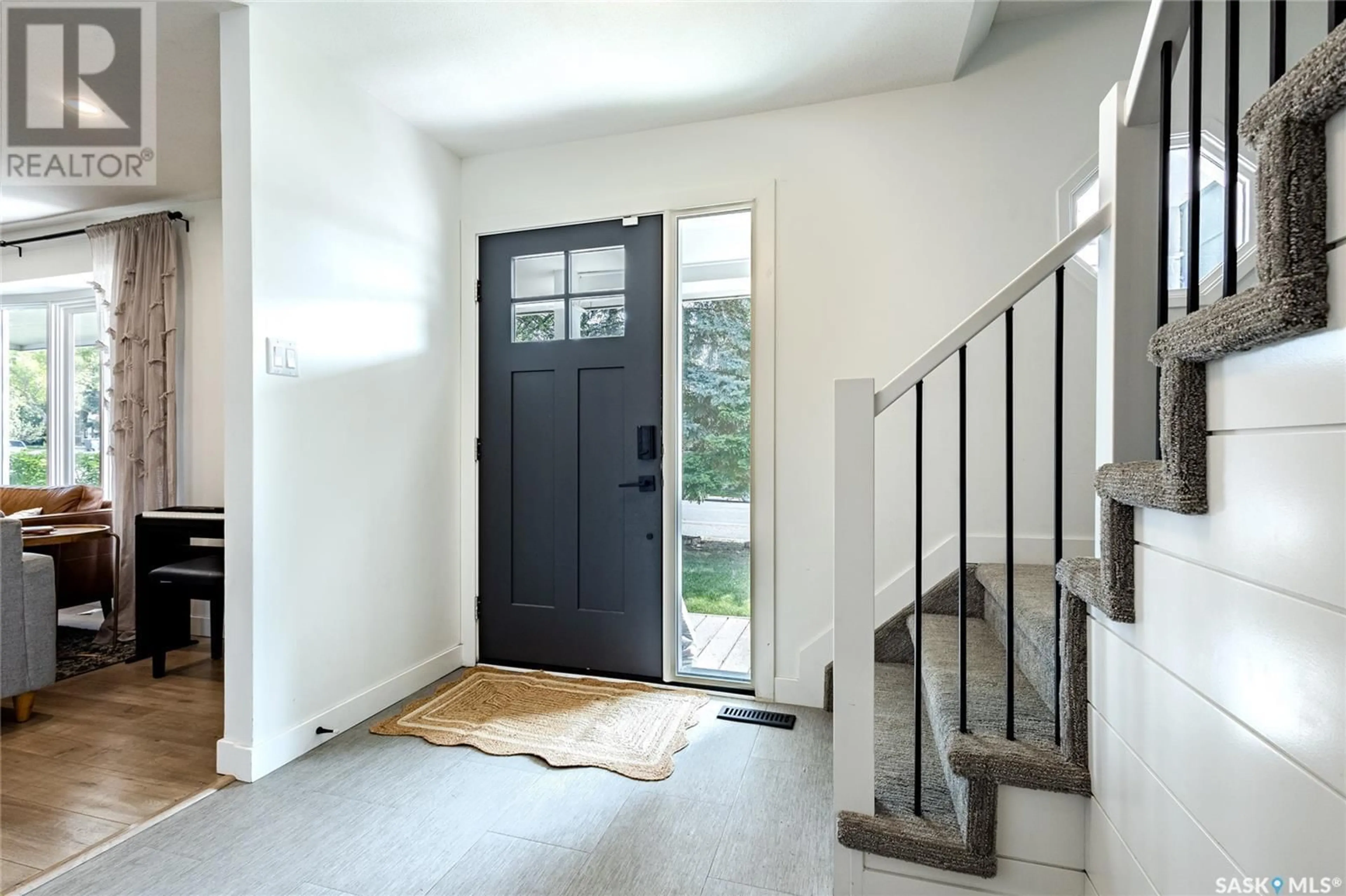 Indoor entryway for 320 NAHANNI DRIVE, Saskatoon Saskatchewan S7K4C7