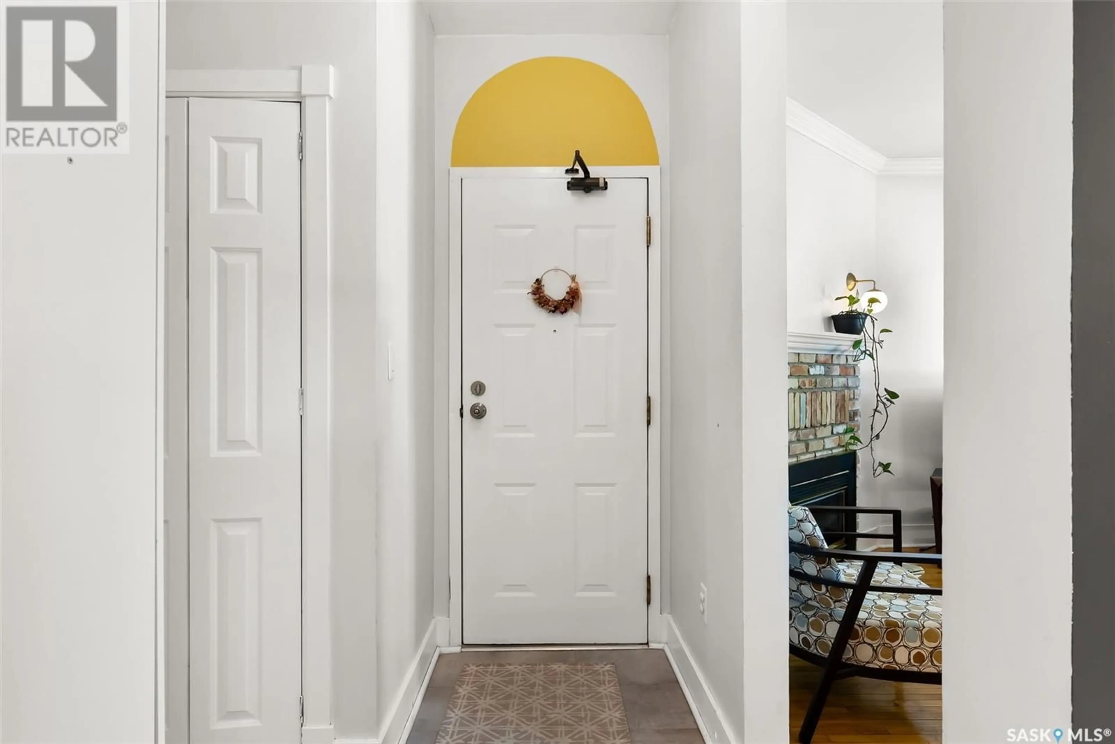 Indoor entryway for 102 - 2925 14TH AVENUE, Regina Saskatchewan S4T1R6