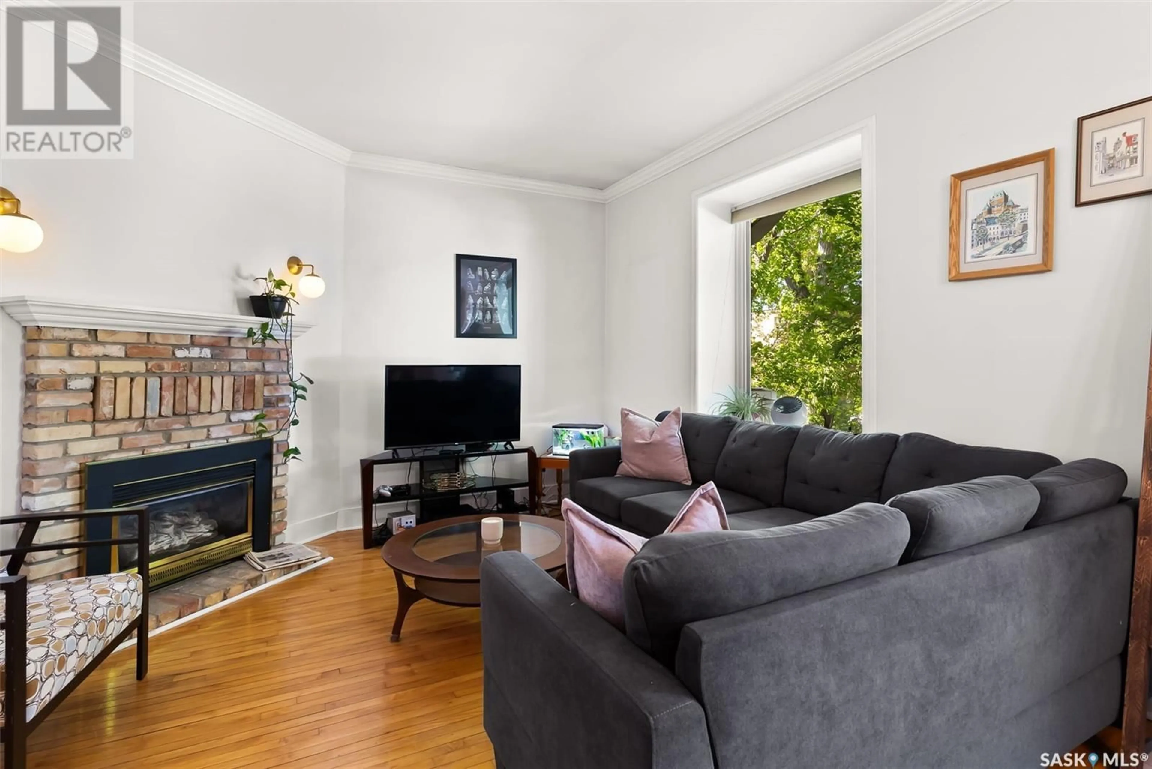 Living room with furniture, wood/laminate floor for 102 - 2925 14TH AVENUE, Regina Saskatchewan S4T1R6