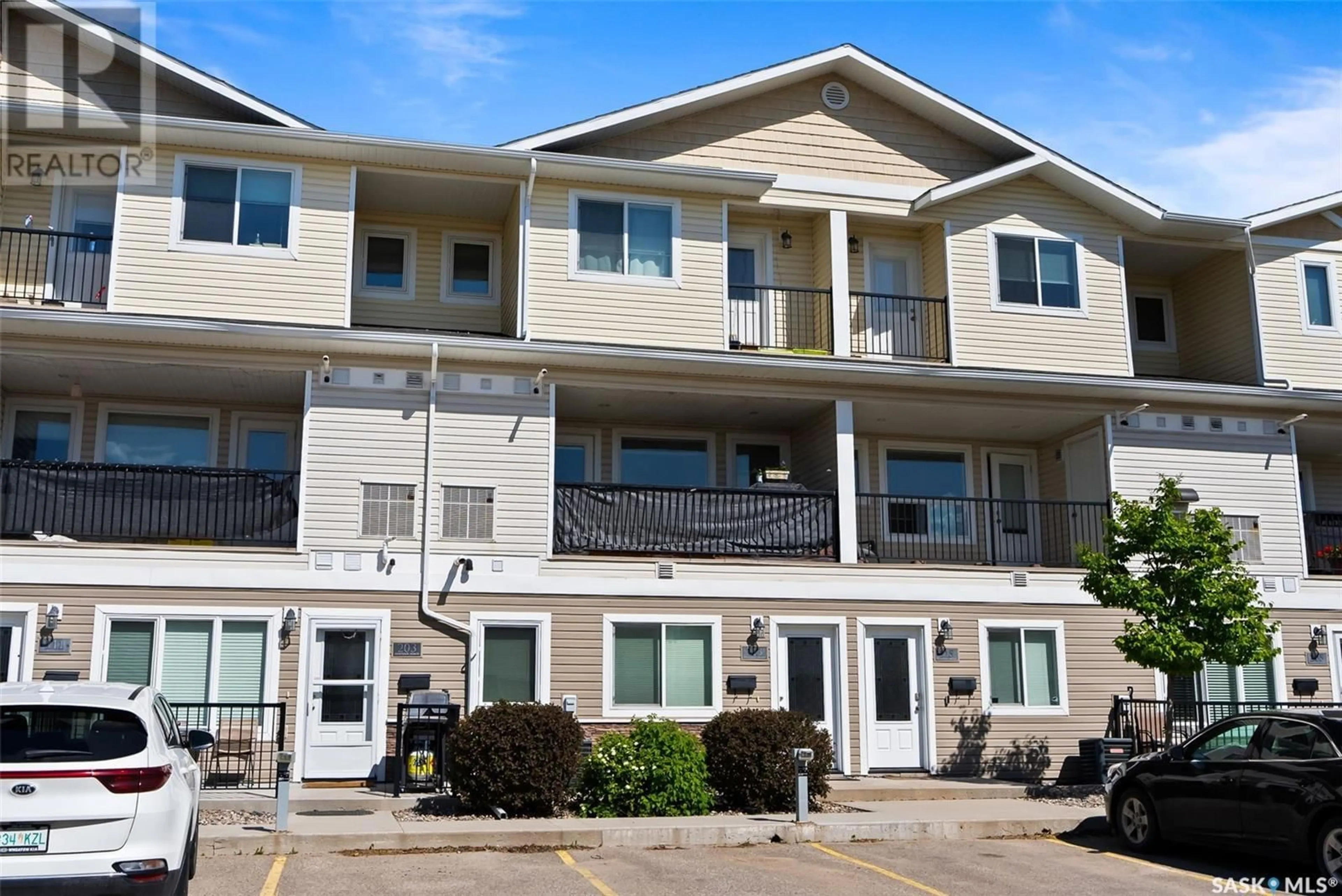 Home with vinyl exterior material, building for 1220 - 213 EMPRESS STREET, Regina Saskatchewan S4T1G7