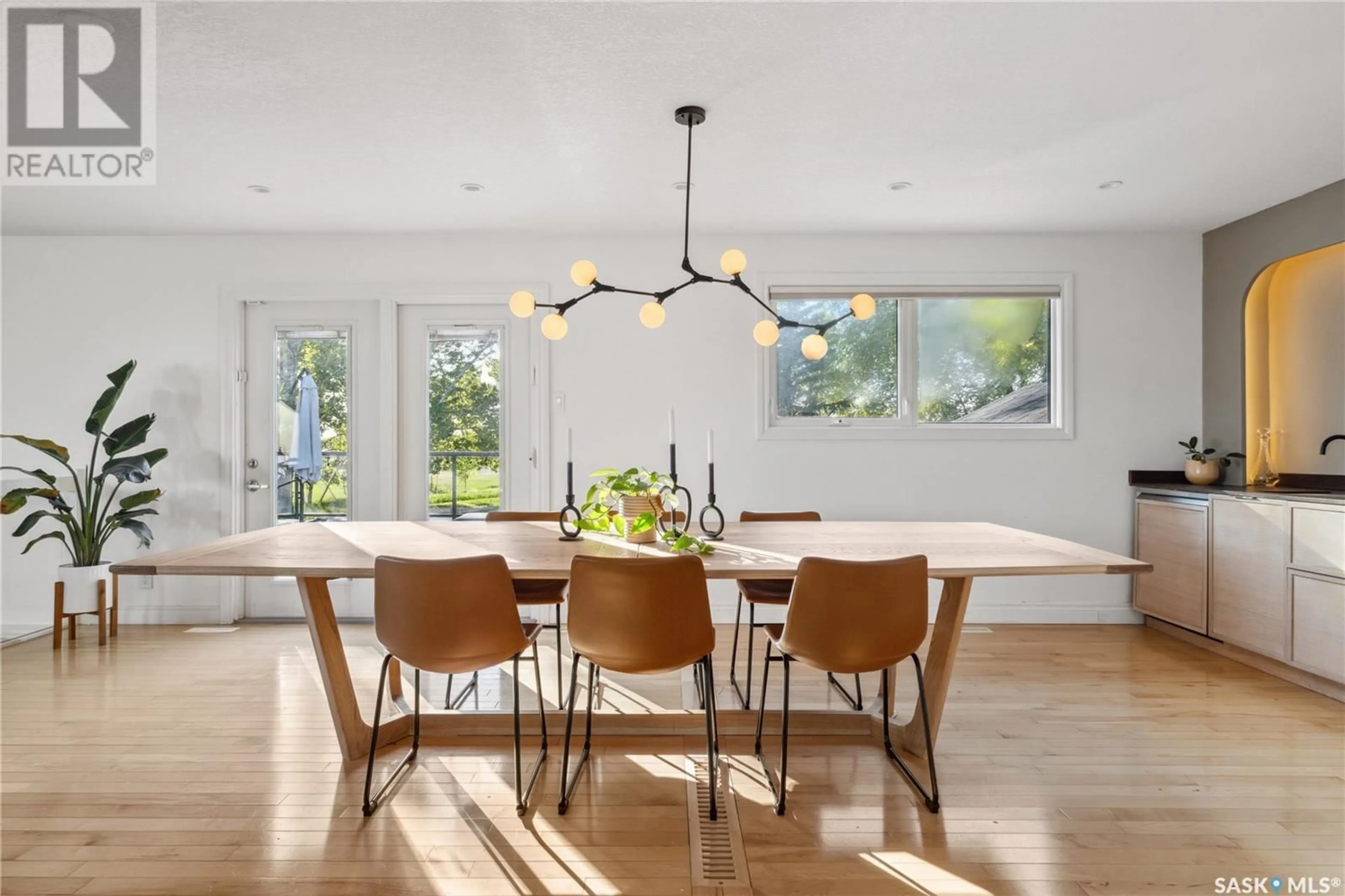 Dining room, wood/laminate floor for 11801 HWY 48, Edenwold Rm No. 158 Saskatchewan S4L5B1