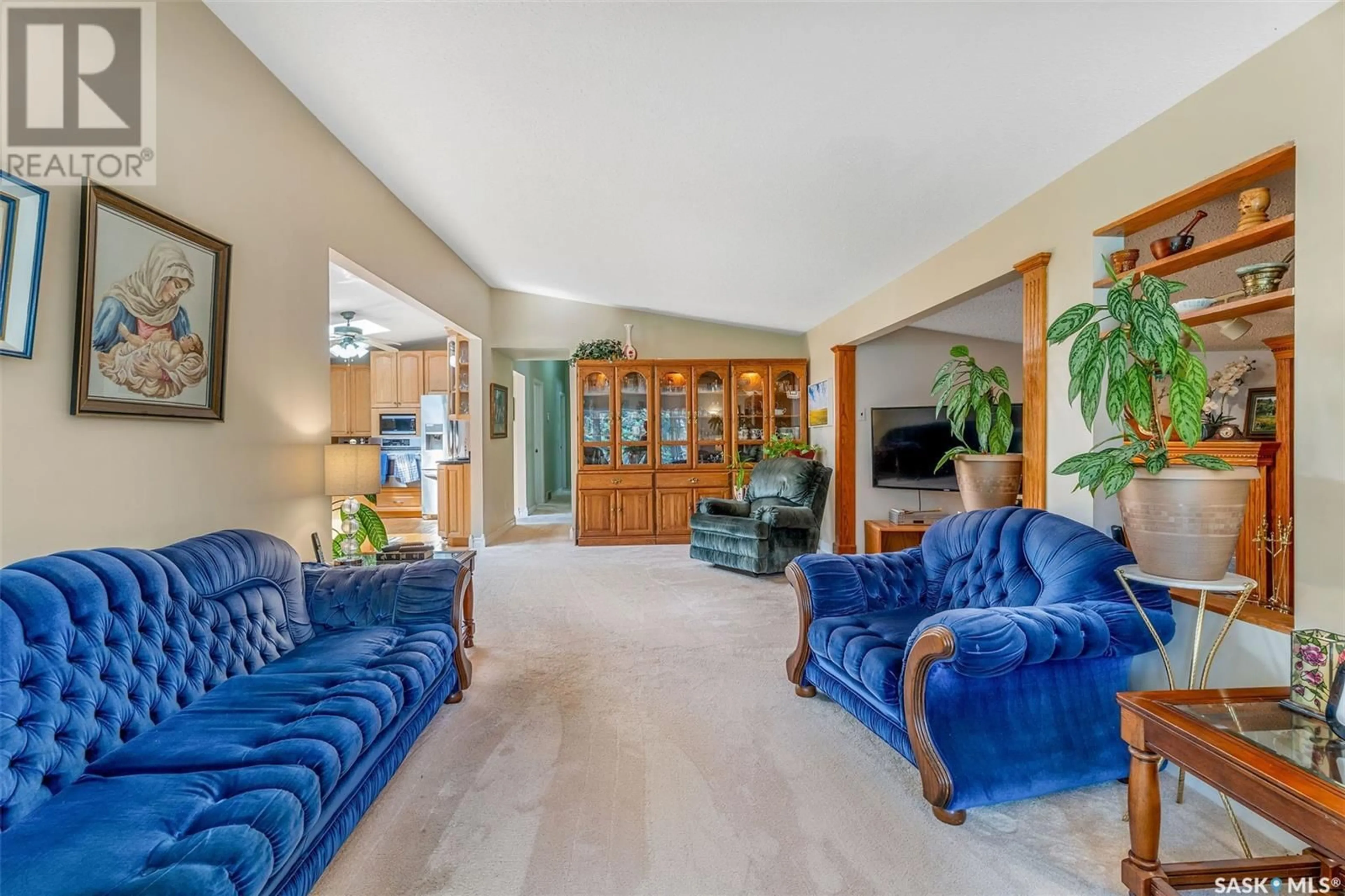 Living room with furniture, unknown for 543 PINELAND PLACE, Buckland Rm No. 491 Saskatchewan S6V5R3