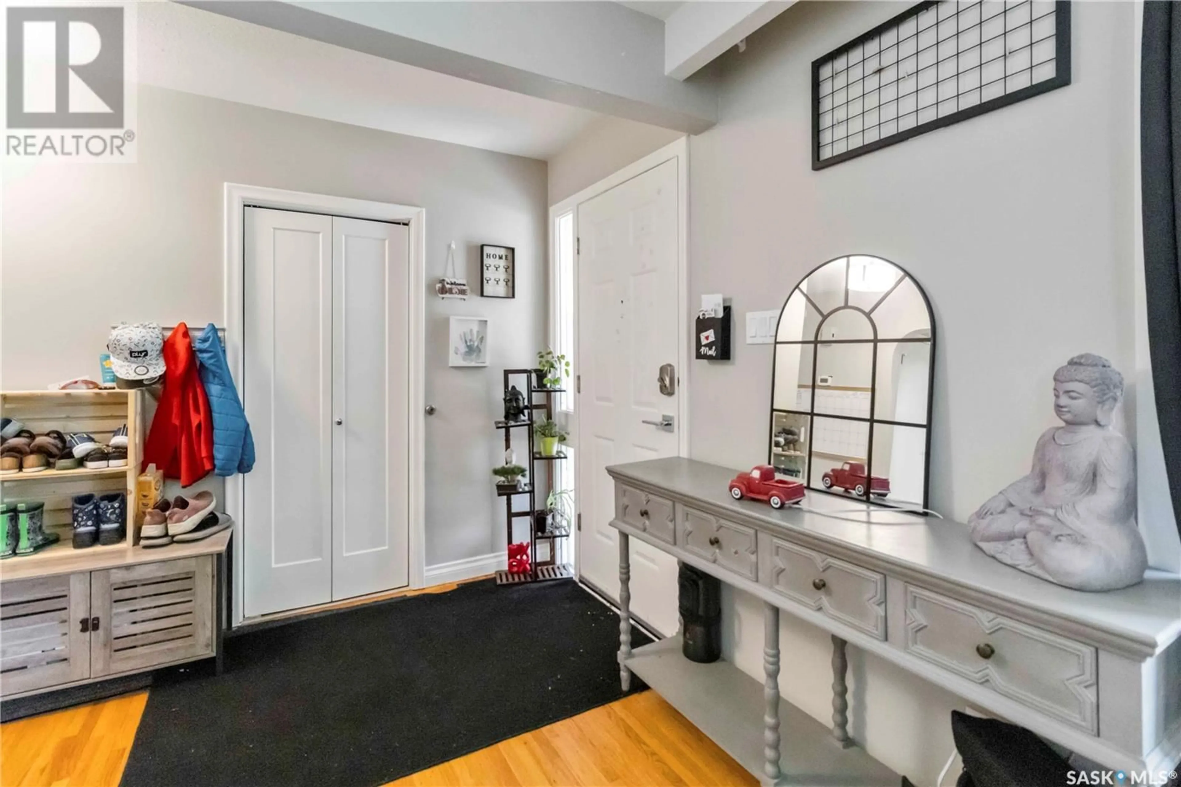 Indoor entryway for 1609 MORGAN AVENUE, Saskatoon Saskatchewan S7H2R9