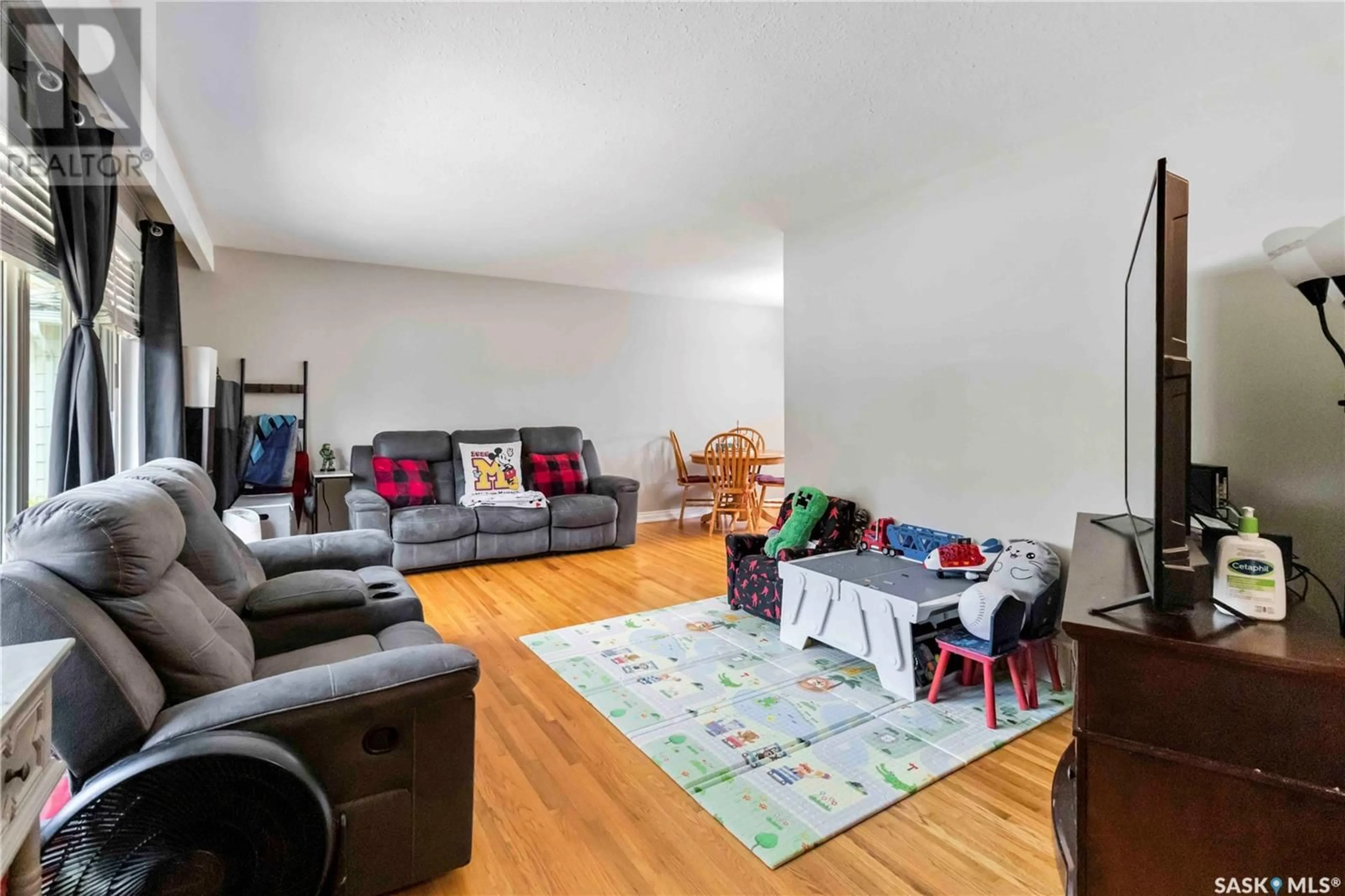 Living room with furniture, wood/laminate floor for 1609 MORGAN AVENUE, Saskatoon Saskatchewan S7H2R9