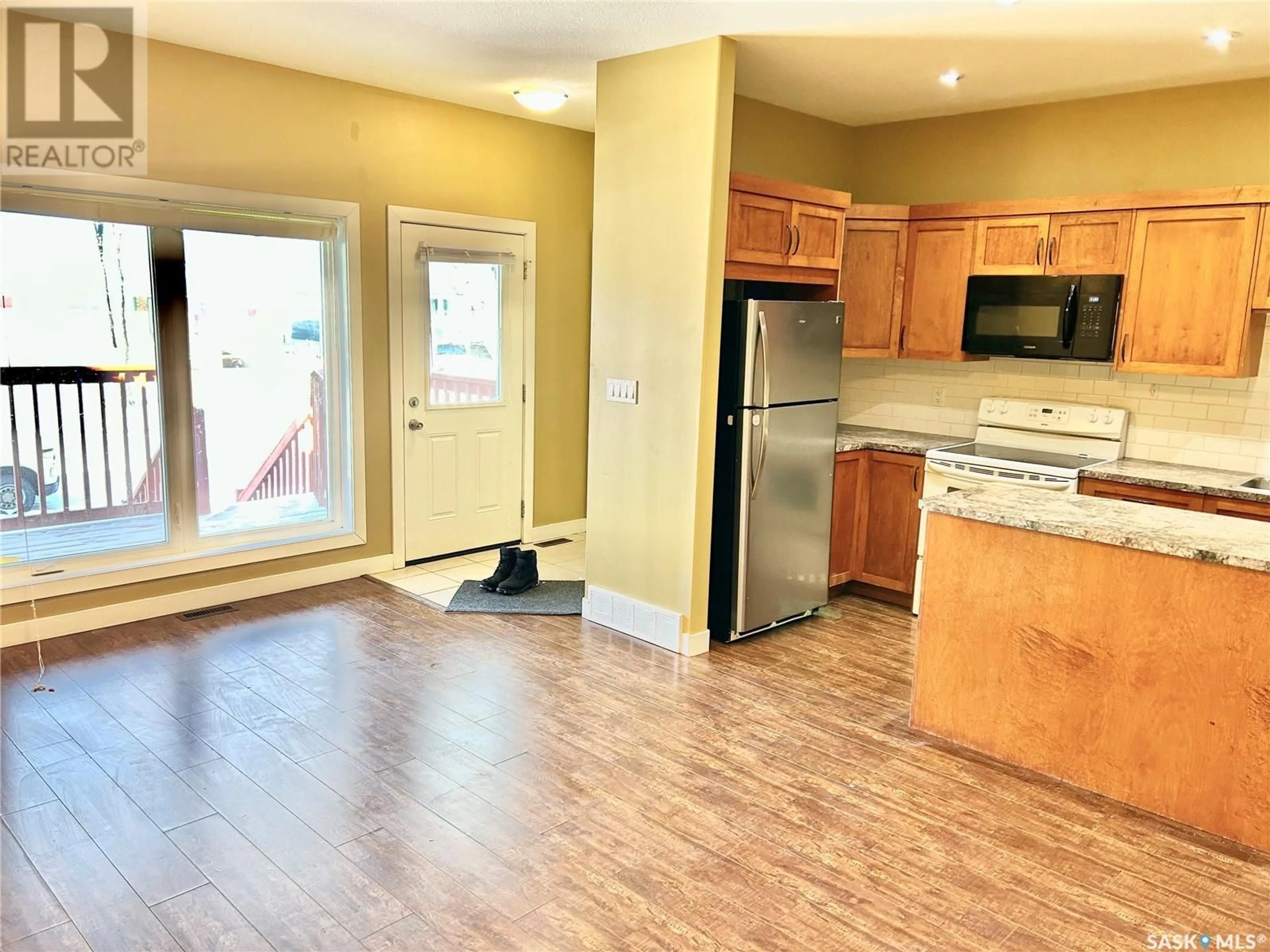 Open concept kitchen, unknown for 1069 LINDSAY STREET, Regina Saskatchewan S4N3A8