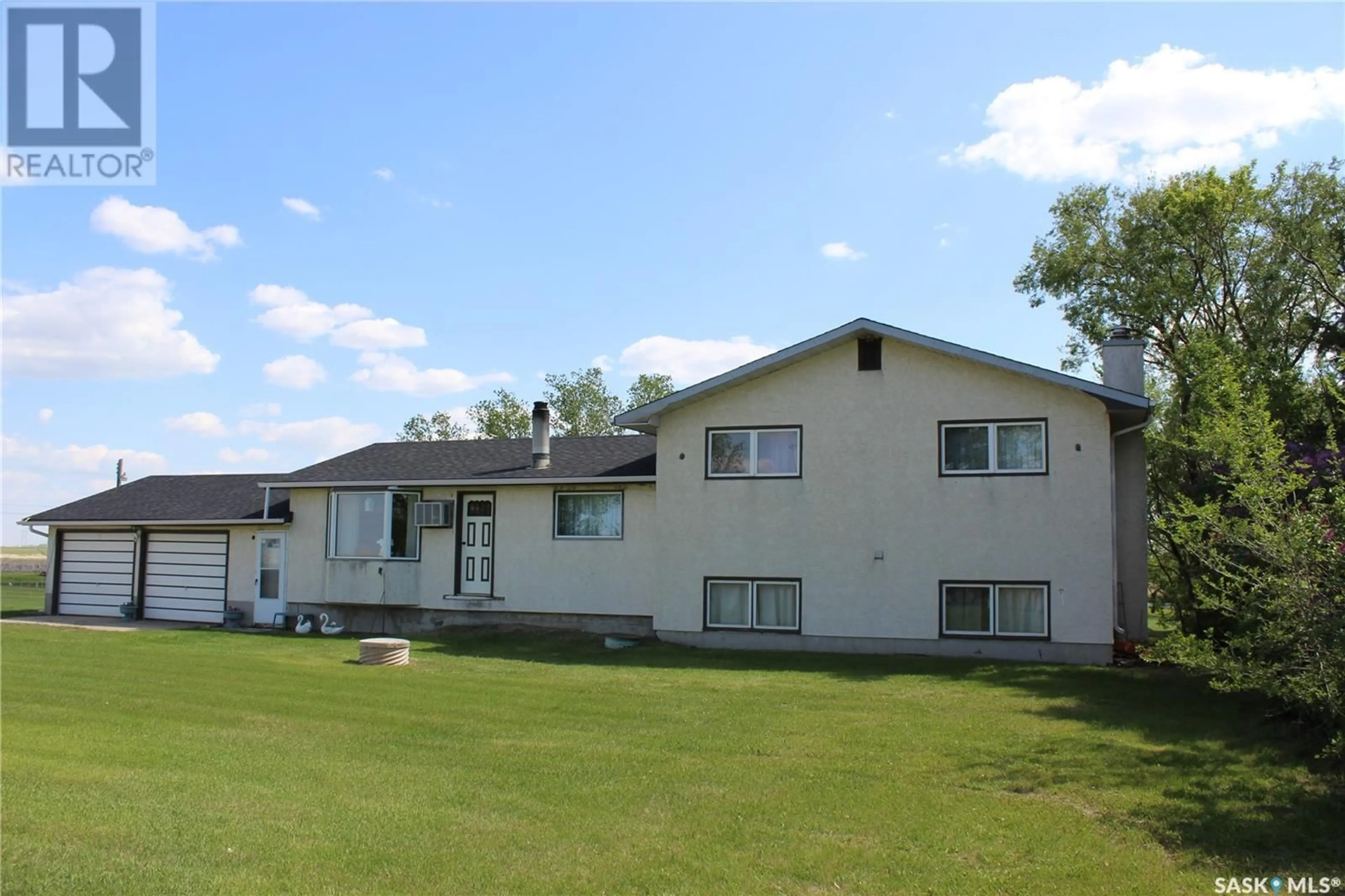 Home with vinyl exterior material, building for HISKE ACREAGE, Estevan Rm No. 5 Saskatchewan S4A2A7