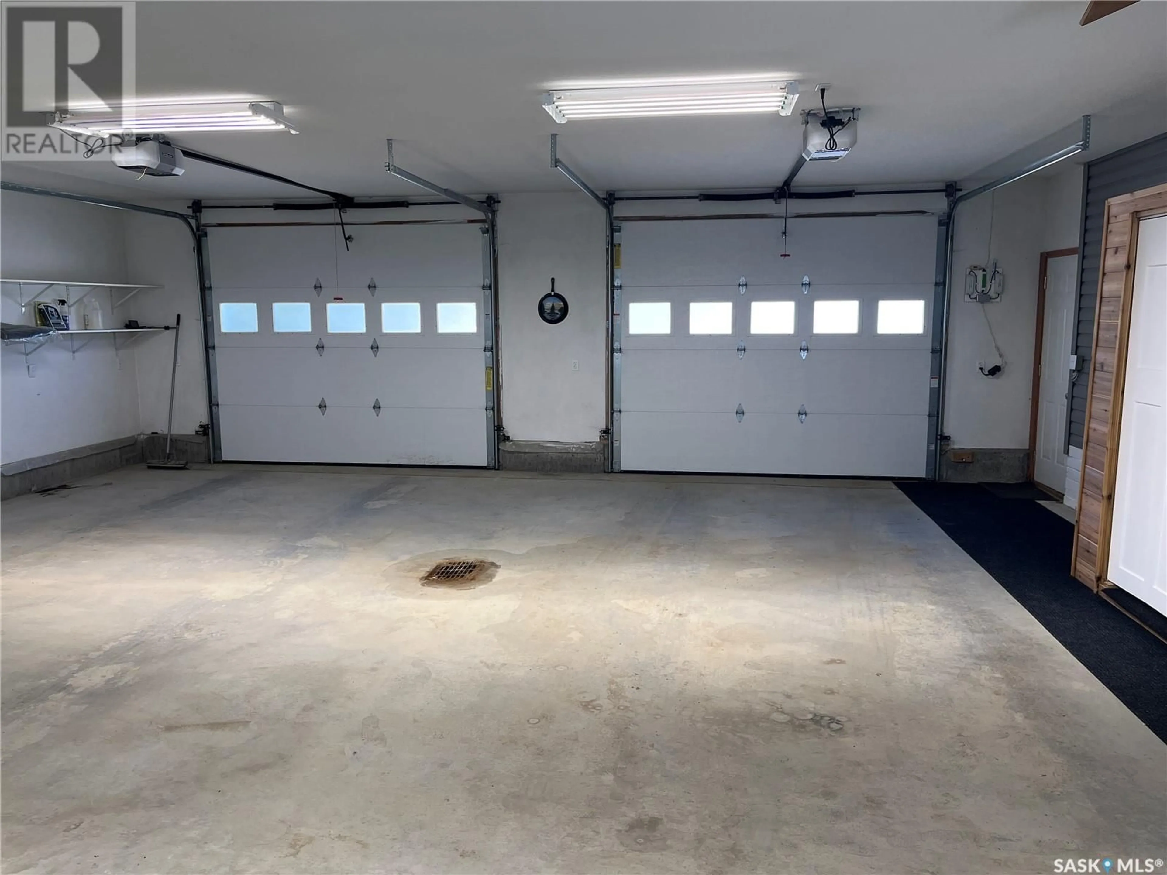 Indoor garage for 24 HALL STREET, Halbrite Saskatchewan S0C1H0