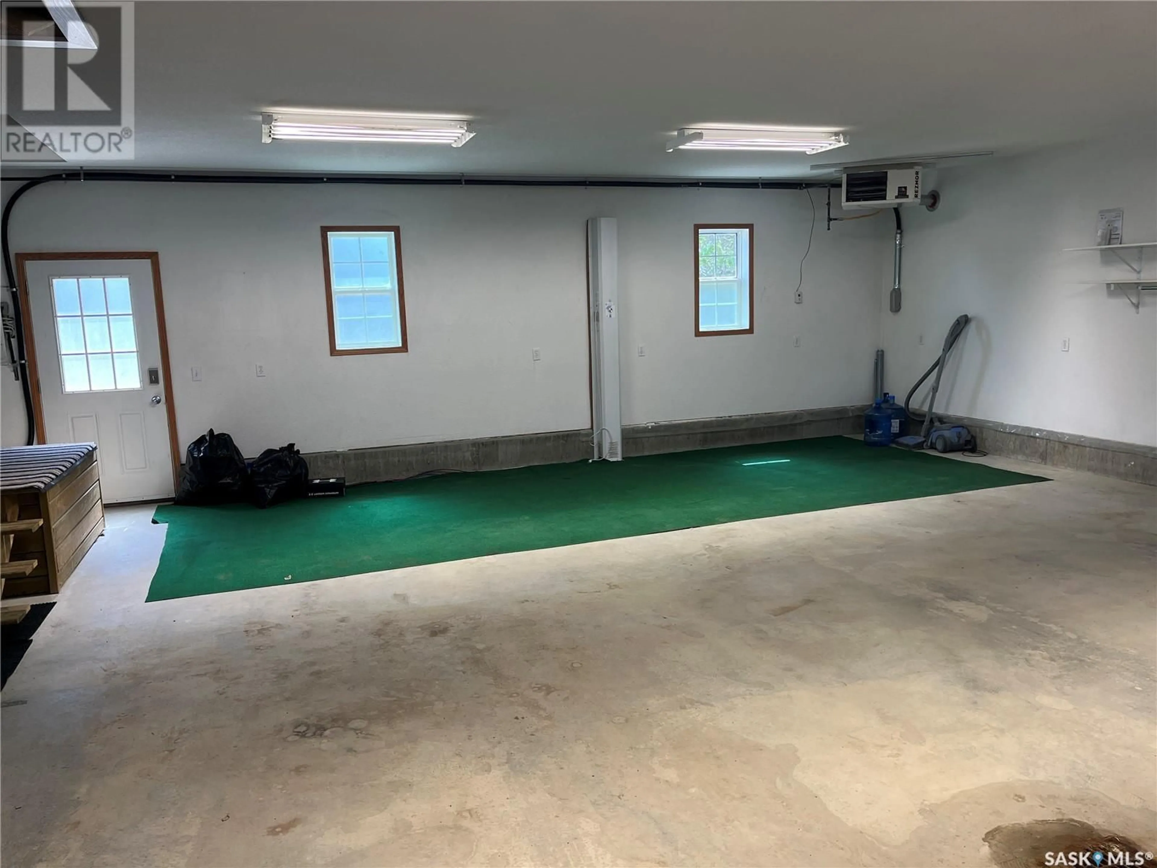 Indoor garage for 24 HALL STREET, Halbrite Saskatchewan S0C1H0