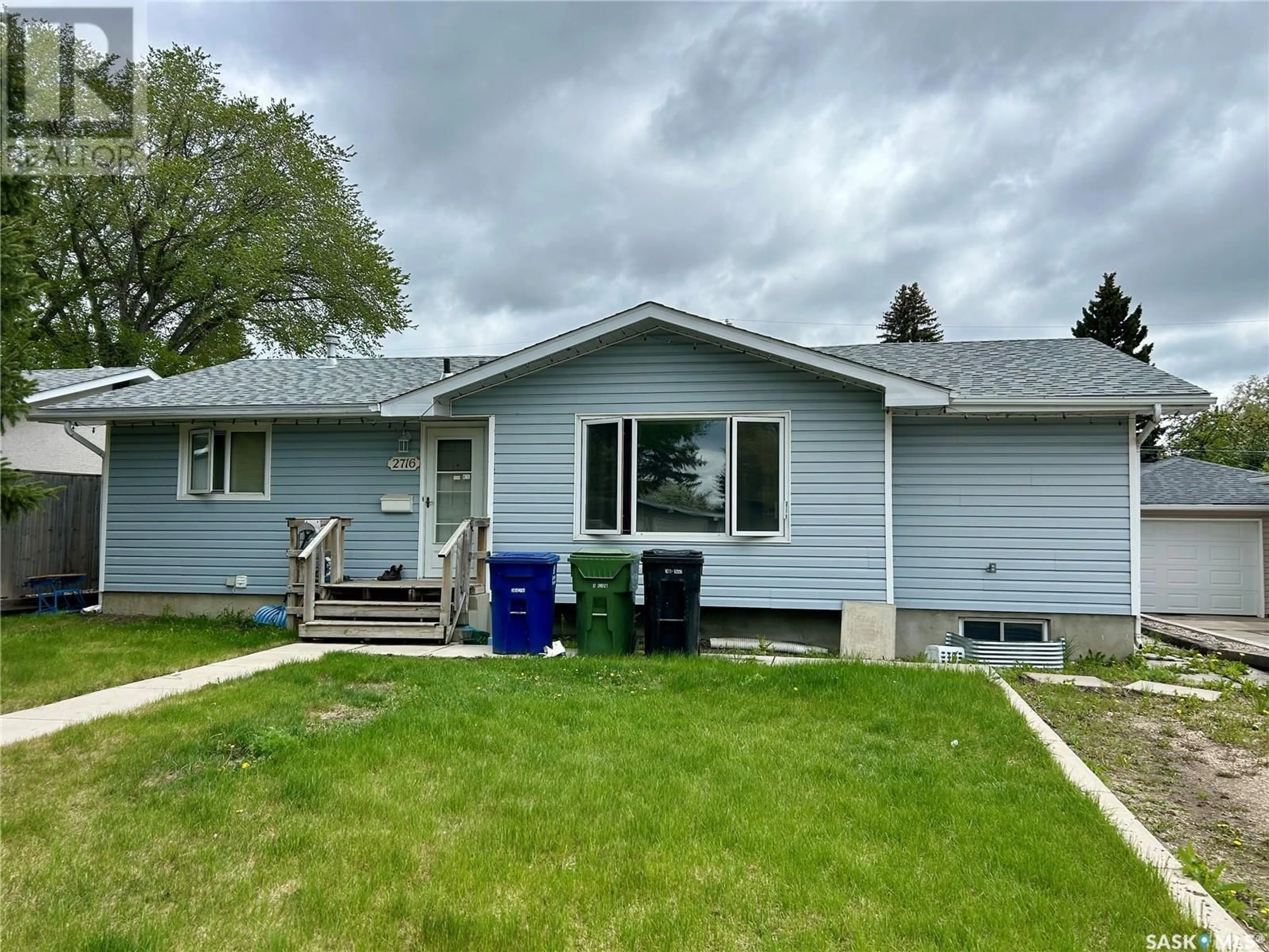 Home with vinyl exterior material, street for 2716 JARVIS DRIVE, Saskatoon Saskatchewan S7J2V3