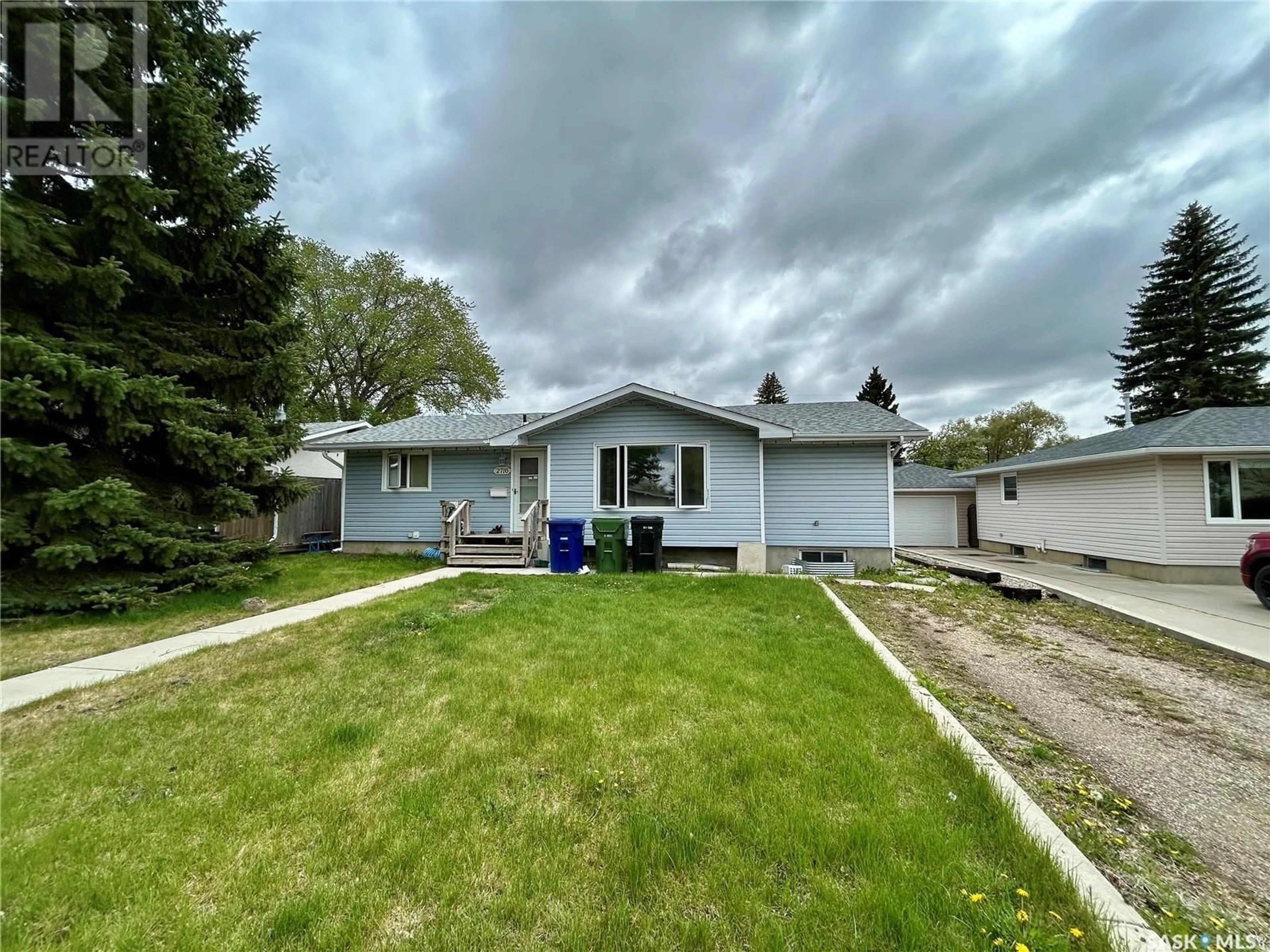 A pic from outside/outdoor area/front of a property/back of a property/a pic from drone, street for 2716 JARVIS DRIVE, Saskatoon Saskatchewan S7J2V3