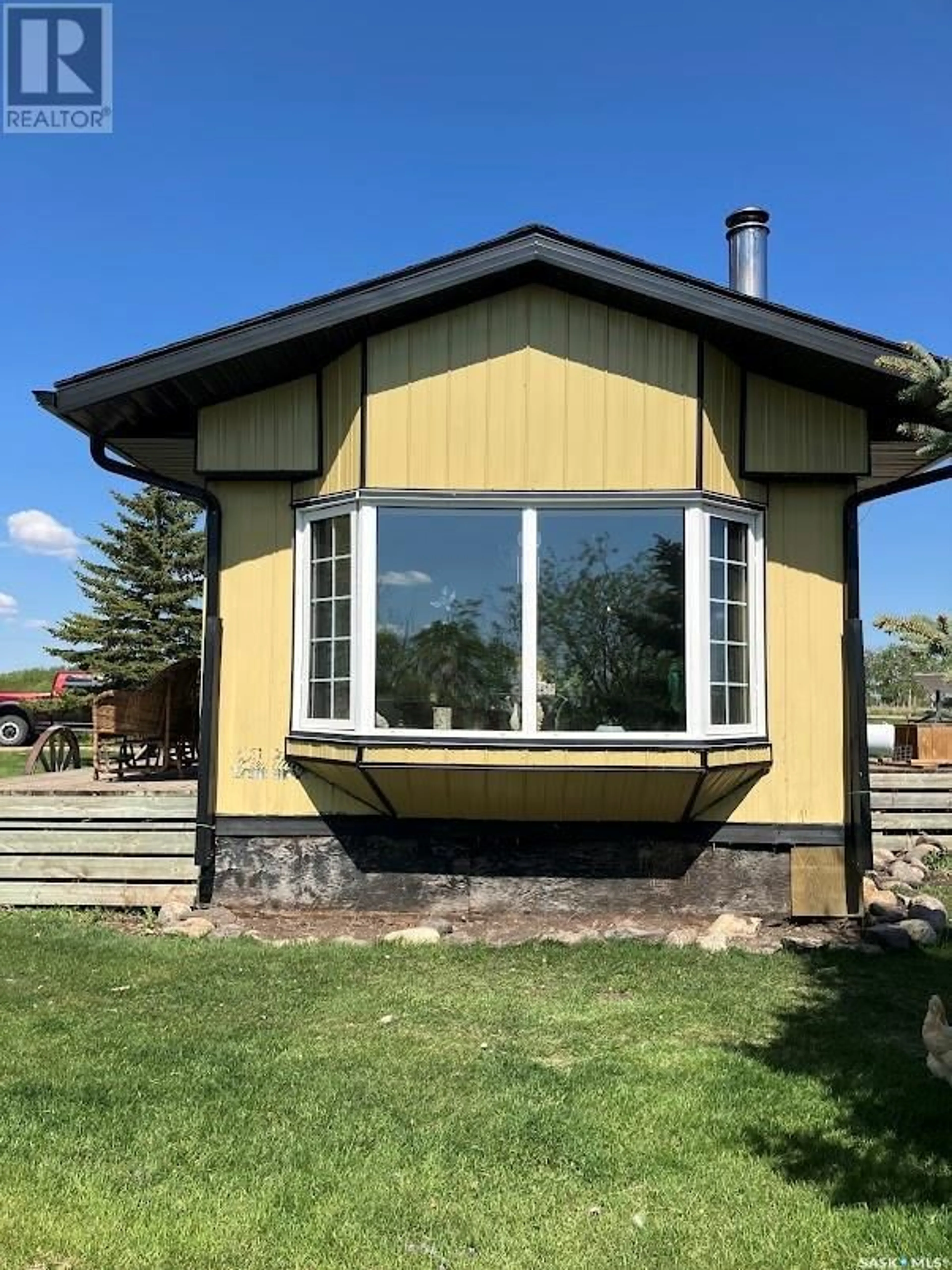 Home with vinyl exterior material, unknown for SARA ACREAGE, Stanley Rm No. 215 Saskatchewan S0A2P0