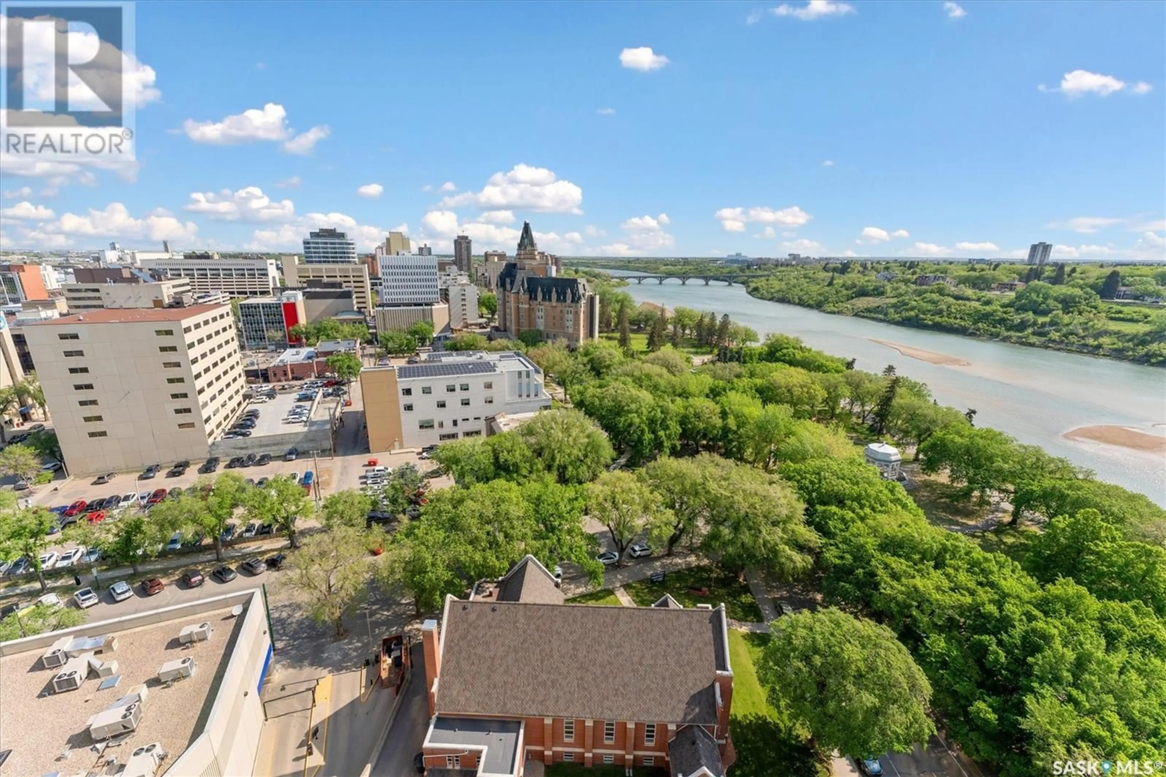 A pic from outside/outdoor area/front of a property/back of a property/a pic from drone, city buildings view from balcony for 424 - 1940 SPADINA CRESCENT, Saskatoon Saskatchewan S7K6X7