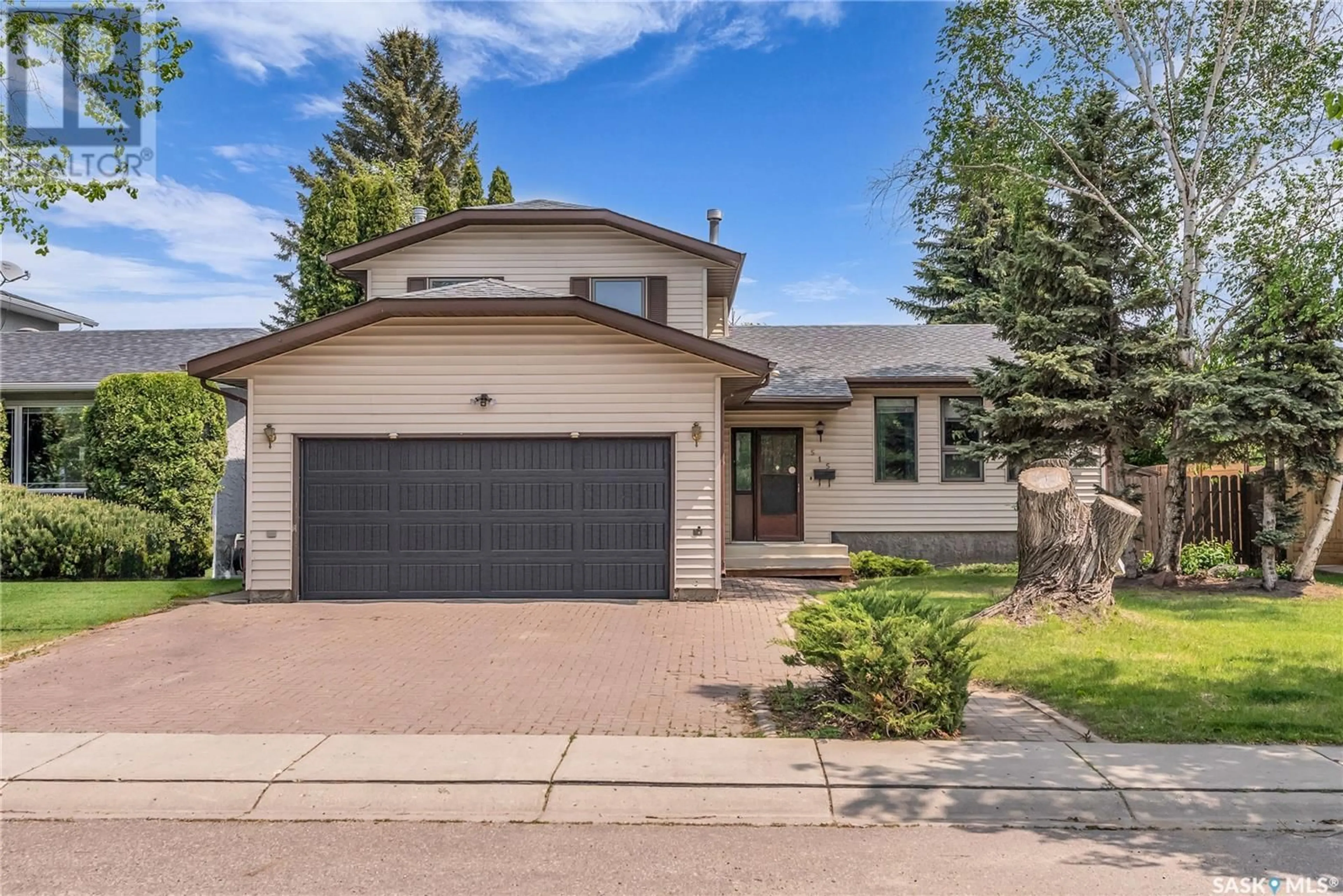 Home with vinyl exterior material, street for 515 SPENCER CRESCENT, Saskatoon Saskatchewan S7K7T5