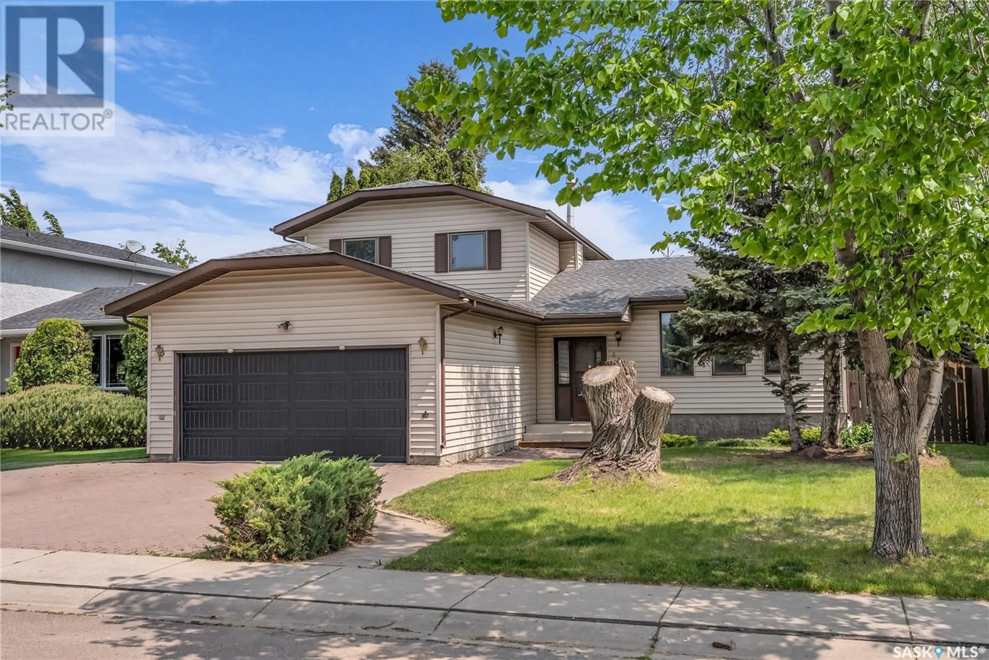 Home with vinyl exterior material, street for 515 SPENCER CRESCENT, Saskatoon Saskatchewan S7K7T5