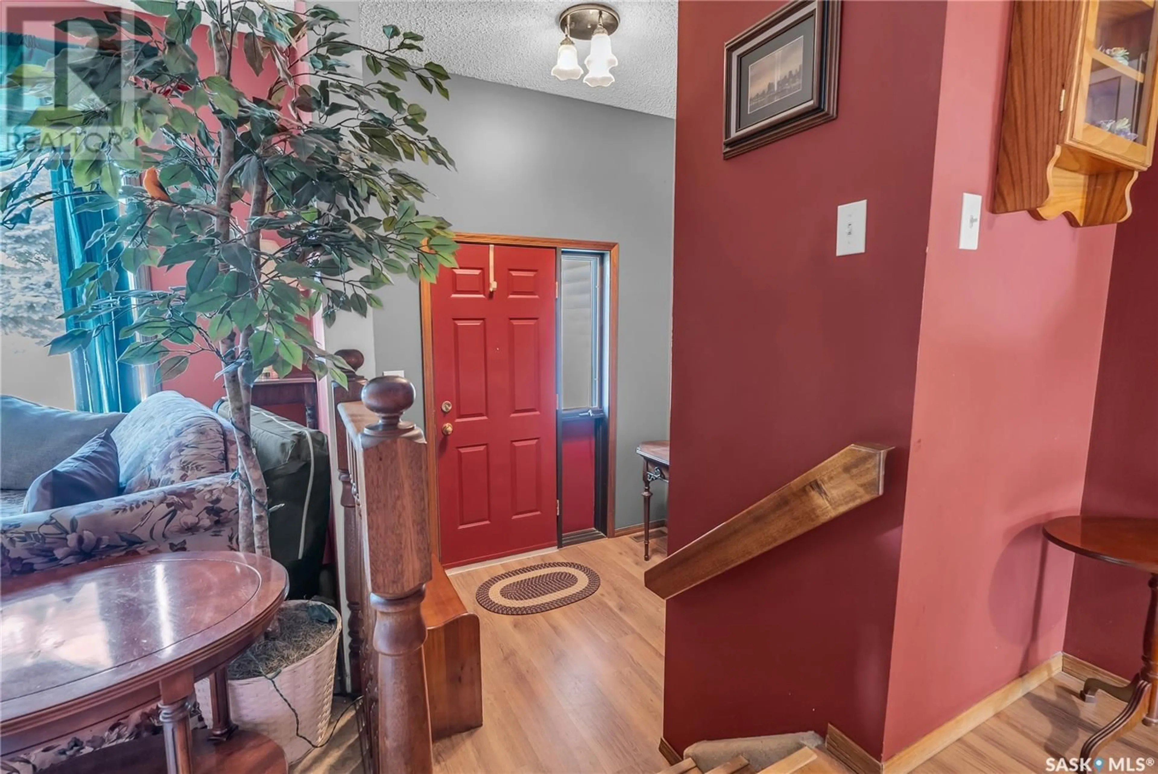 Indoor foyer for 515 SPENCER CRESCENT, Saskatoon Saskatchewan S7K7T5