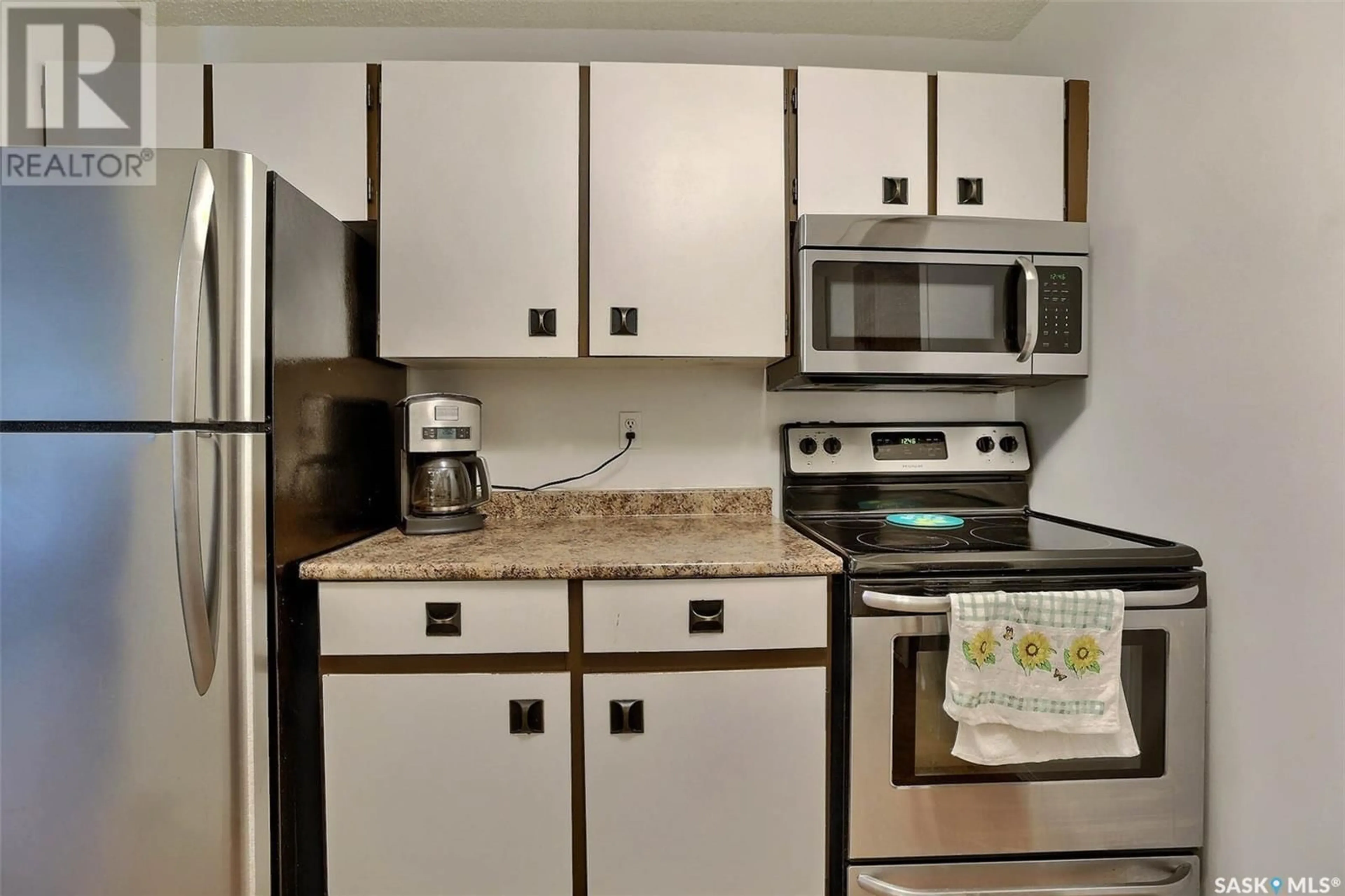 Standard kitchen, unknown for 6585 - 3 ROCHDALE BOULEVARD, Regina Saskatchewan S4X2Z1