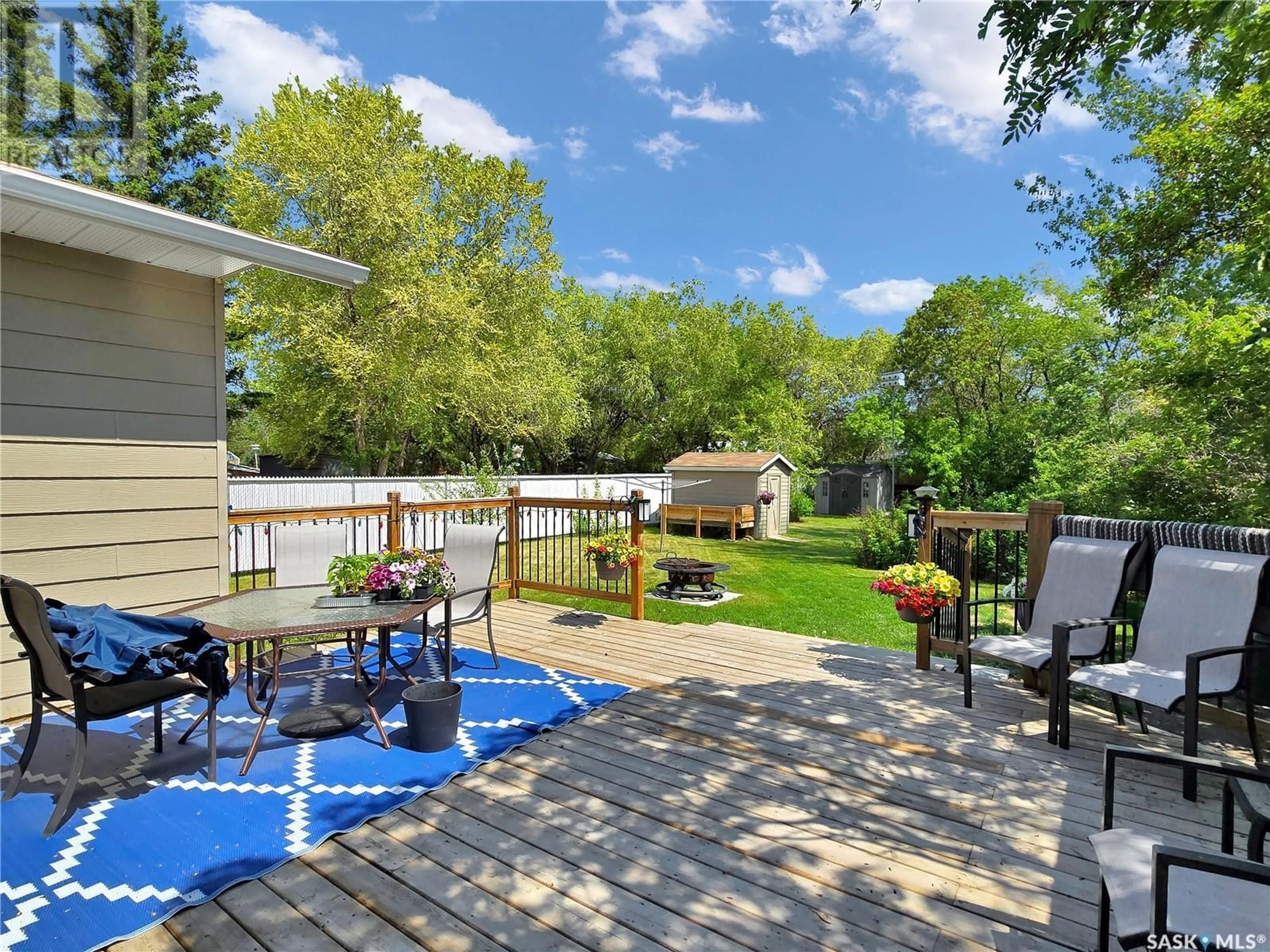 Patio, water/lake/river/ocean view for 915 5TH AVENUE, Rosthern Saskatchewan S0K4R0