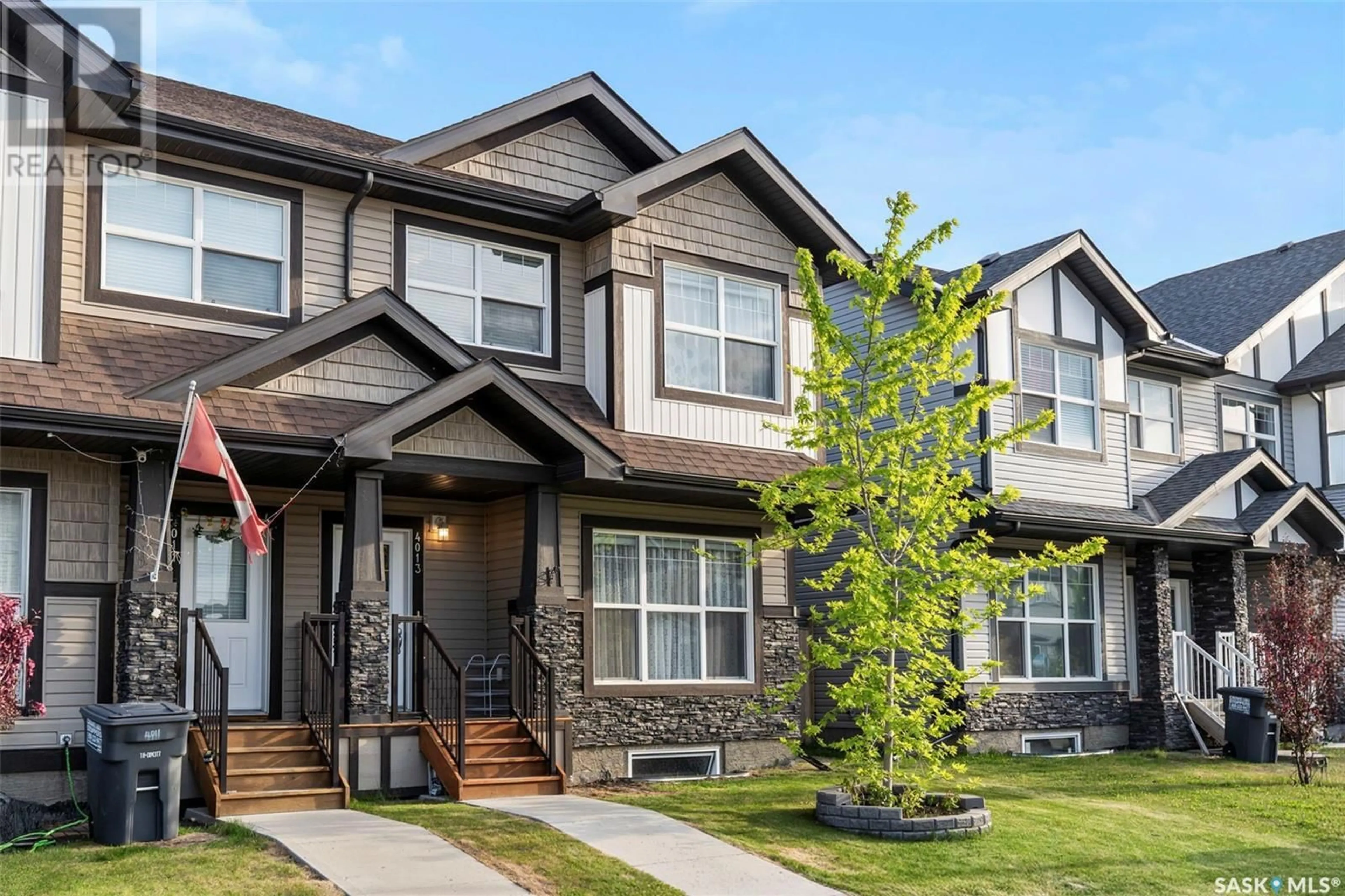 Home with vinyl exterior material, street for 4013 CENTENNIAL DRIVE, Saskatoon Saskatchewan S7L6R7