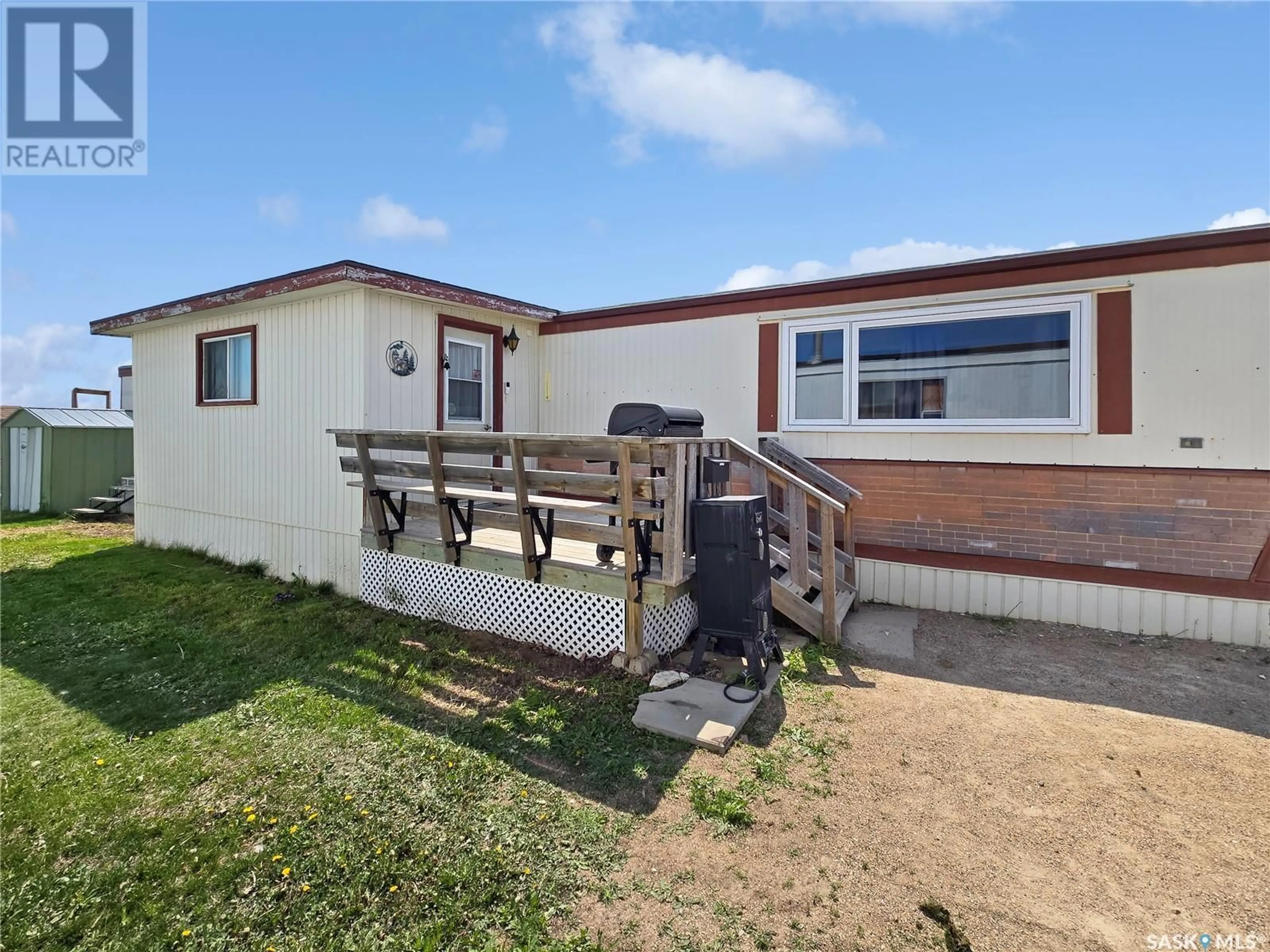 A pic from outside/outdoor area/front of a property/back of a property/a pic from drone, unknown for 42 701 11TH AVENUE, Swift Current Saskatchewan S9H4M5