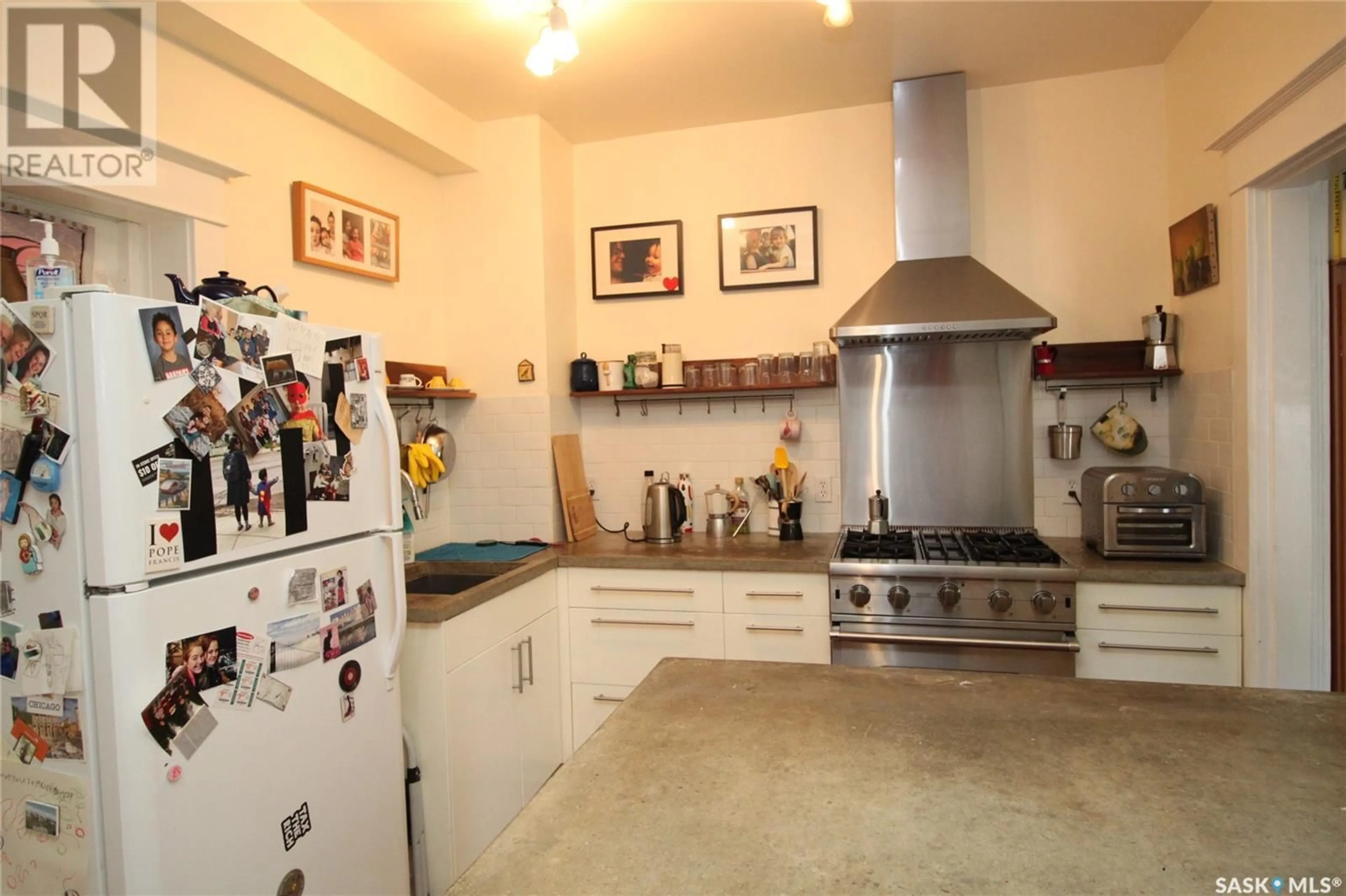 Standard kitchen, unknown for 807 MAIN STREET, Saskatoon Saskatchewan S7H0K2