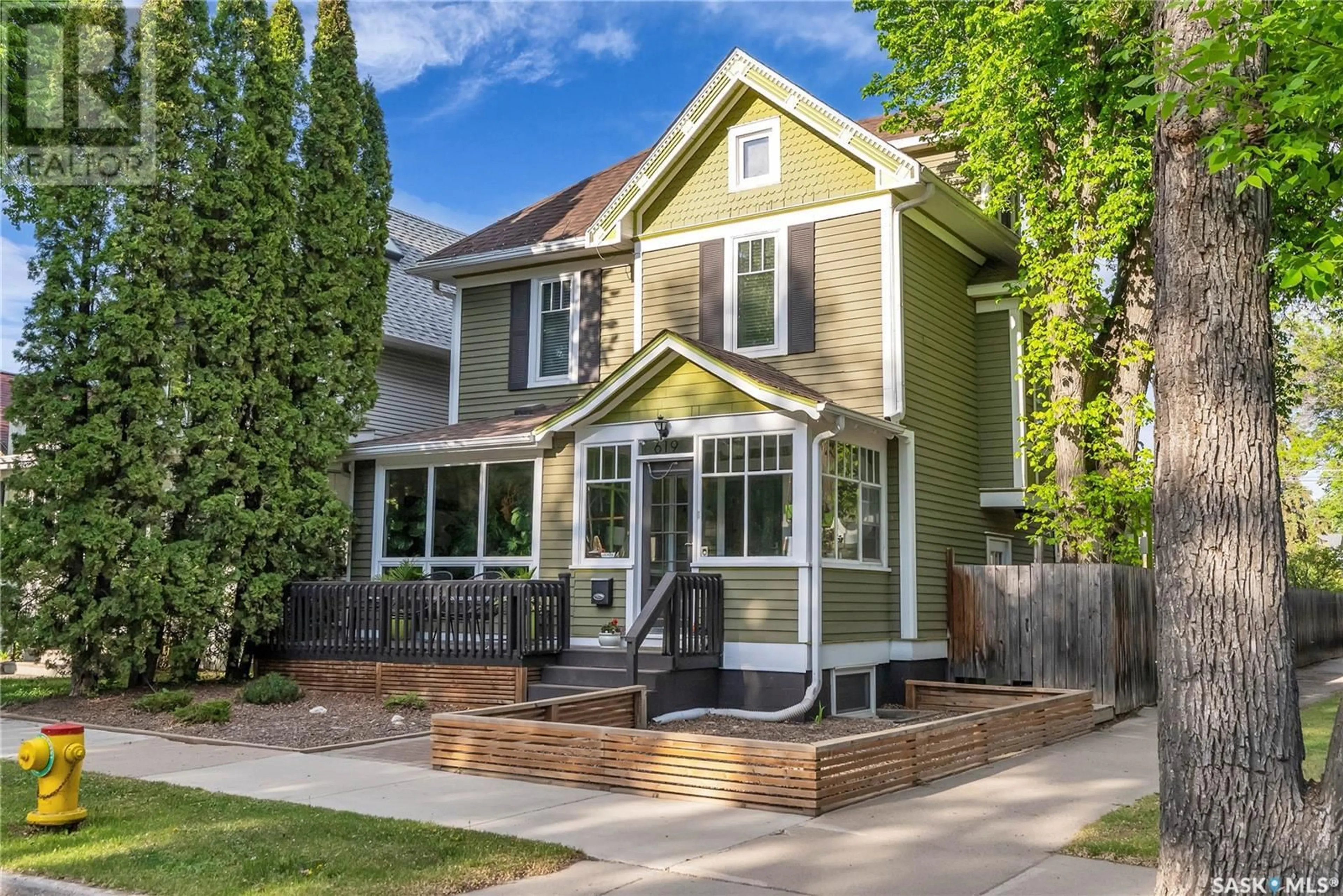 Home with vinyl exterior material, street for 619 LANSDOWNE AVENUE, Saskatoon Saskatchewan S7N1E2