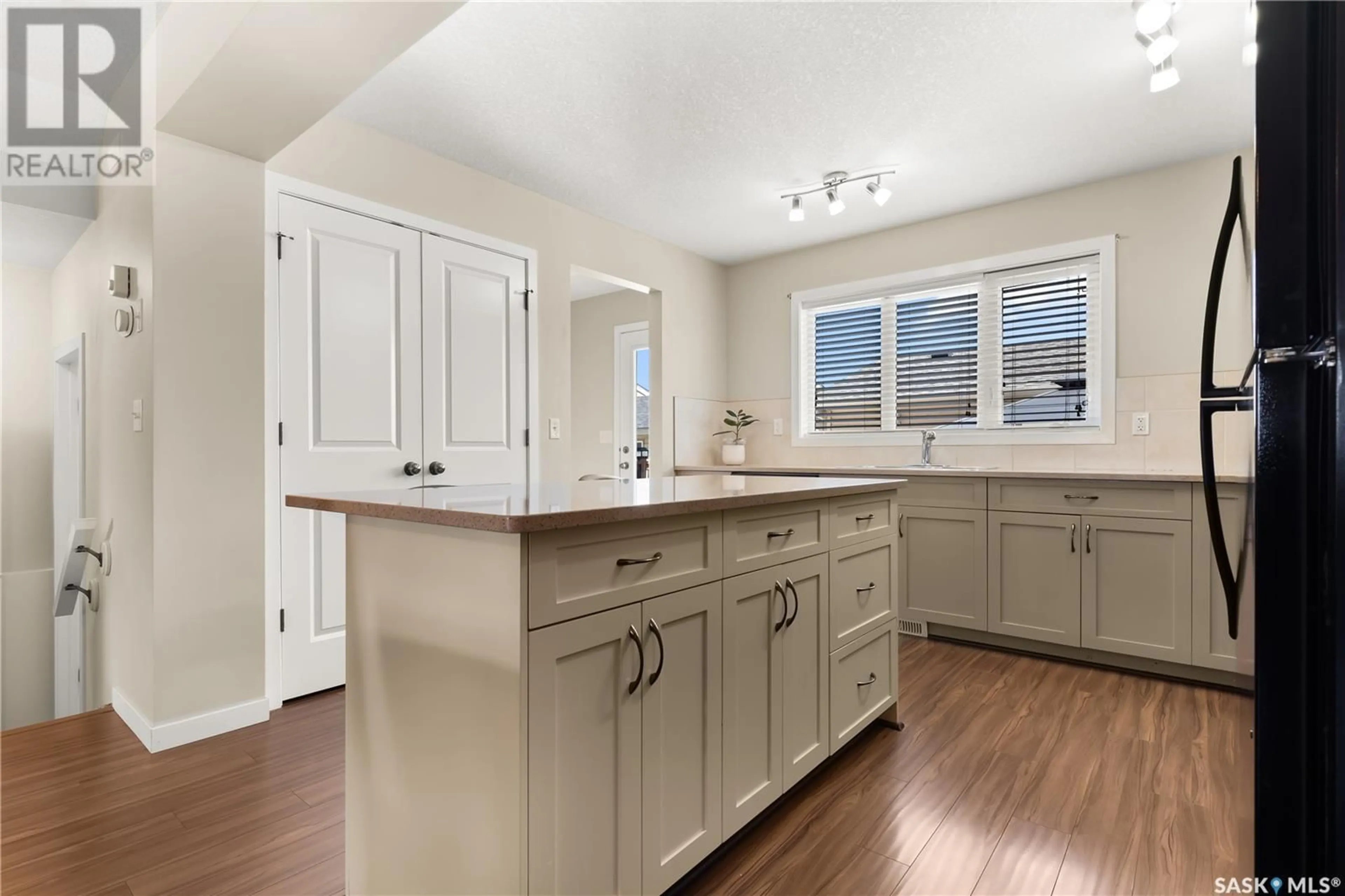 Open concept kitchen, unknown for 5017 CORNELL GATE, Regina Saskatchewan S4W0J2