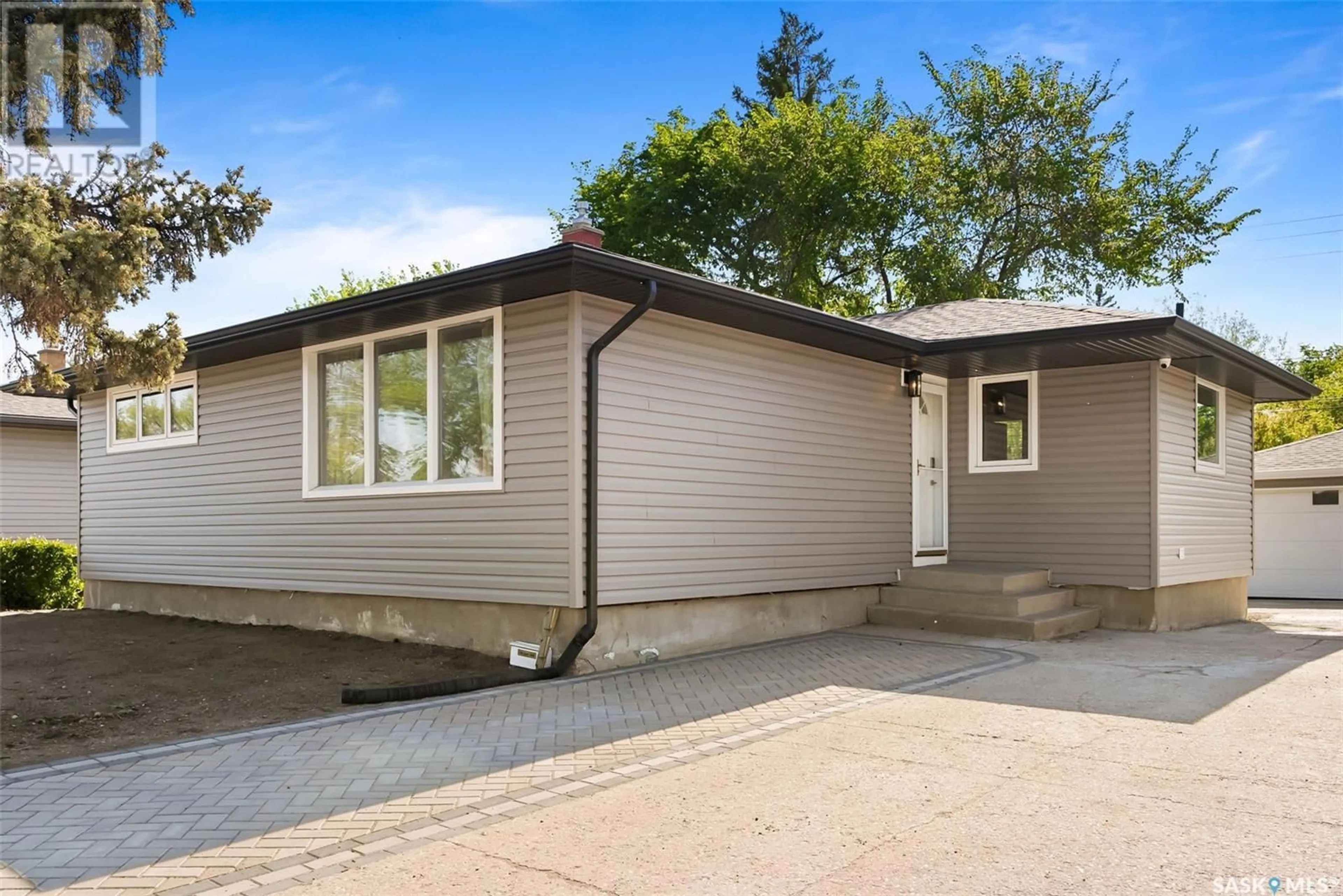 Home with vinyl exterior material, street for 11 WAKEFIELD CRESCENT, Regina Saskatchewan S4R4T2