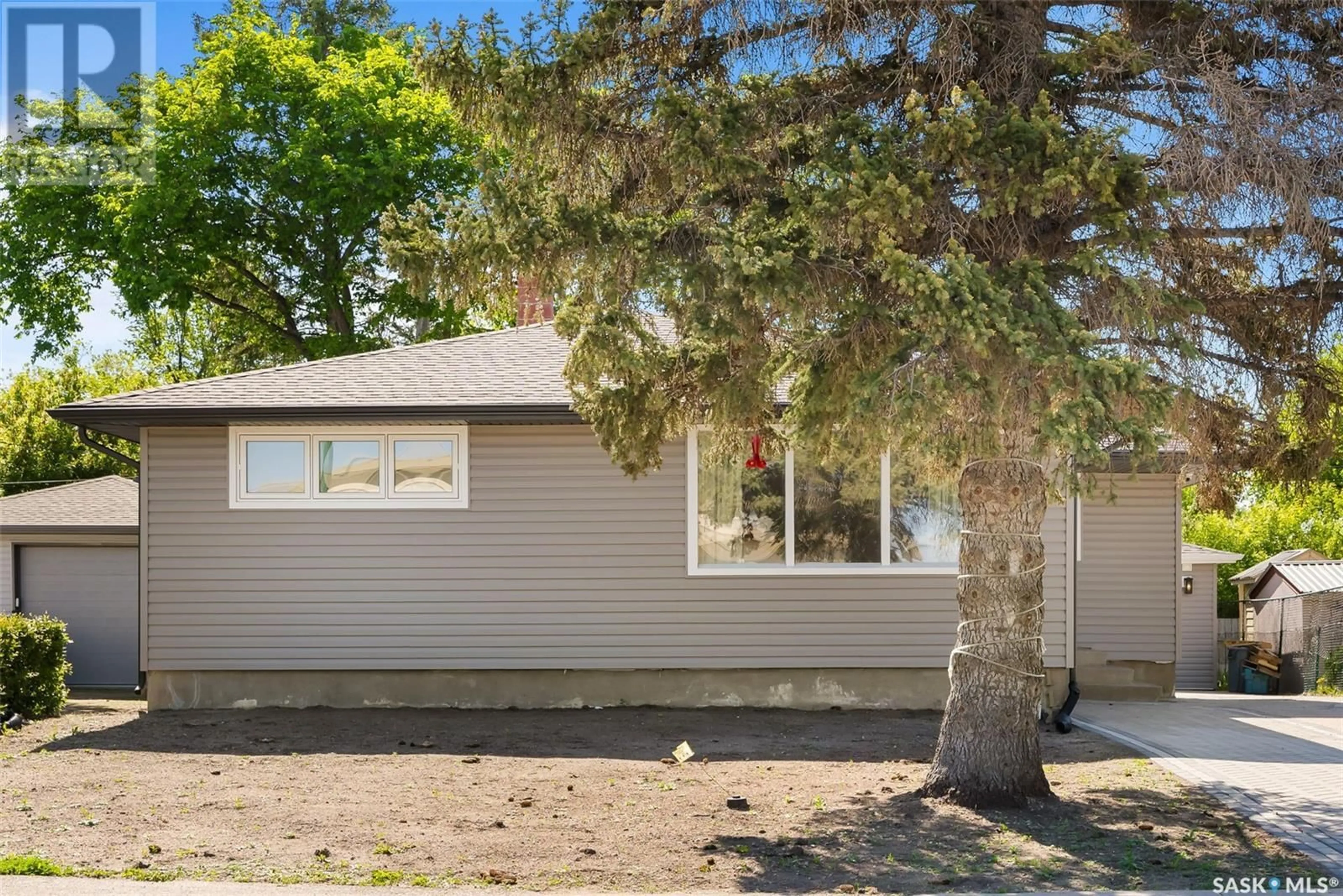 Home with vinyl exterior material, street for 11 WAKEFIELD CRESCENT, Regina Saskatchewan S4R4T2