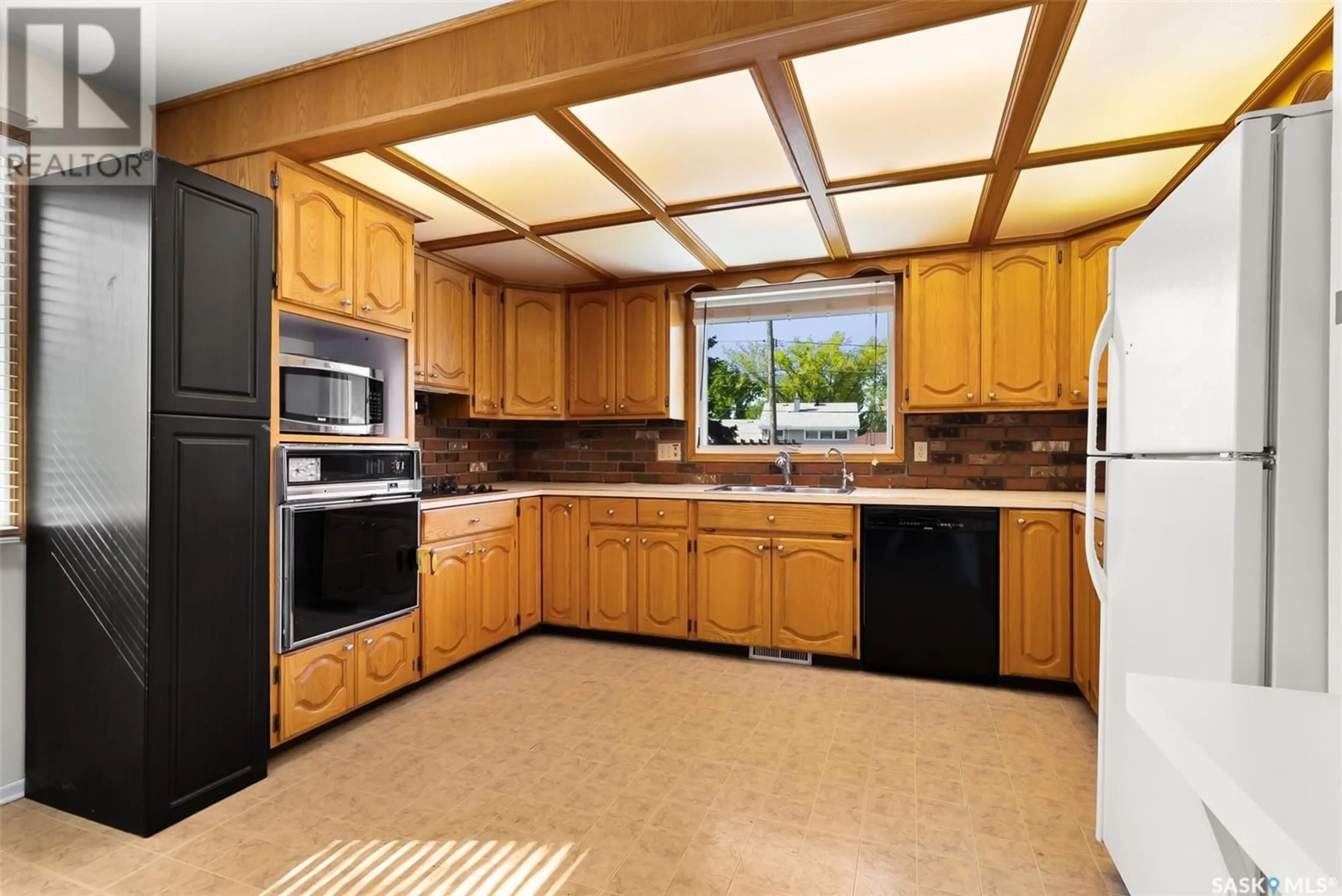 Standard kitchen, ceramic/tile floor for 11 WAKEFIELD CRESCENT, Regina Saskatchewan S4R4T2