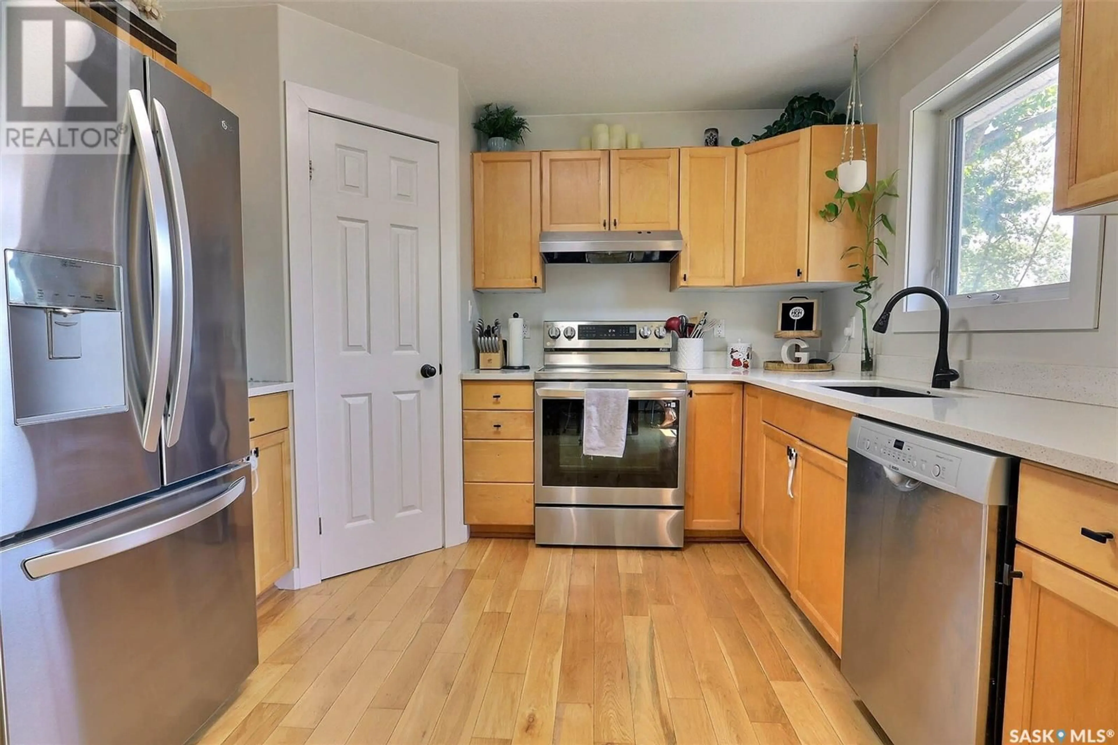 Standard kitchen, unknown for 1581 OLIVE DIEFENBAKER DRIVE, Prince Albert Saskatchewan S6V7M5