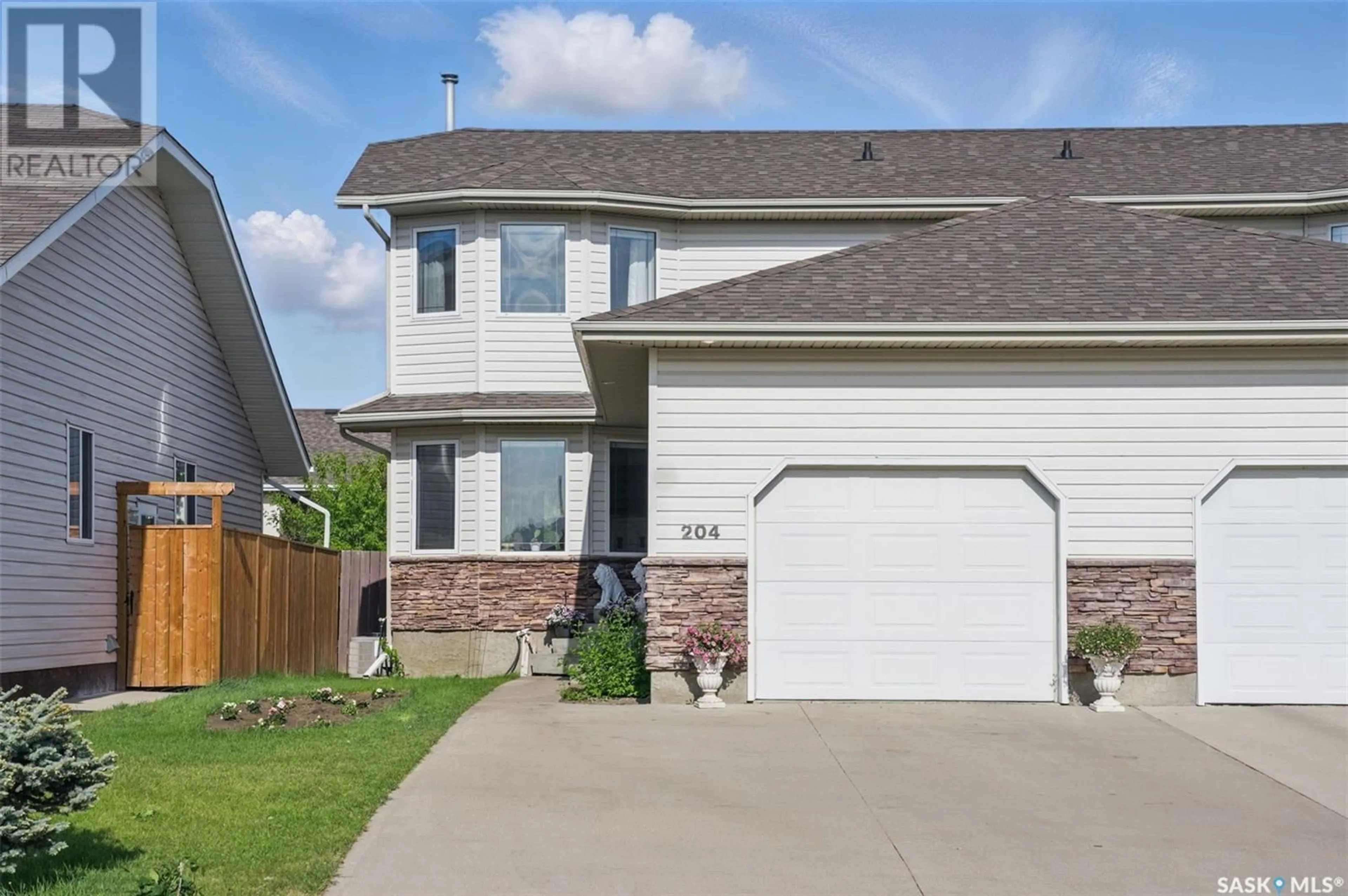 Home with vinyl exterior material, street for 204 CRYSTAL VILLA, Warman Saskatchewan S0K0A1