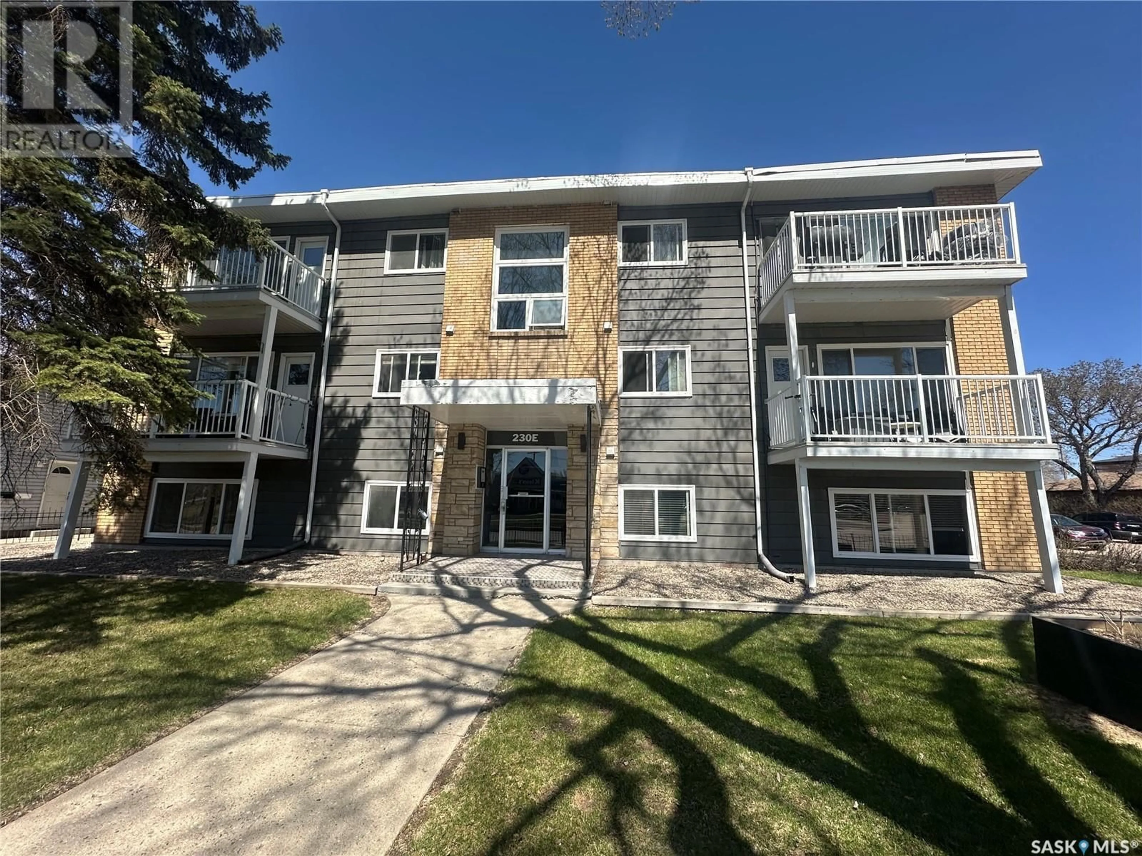 A pic from outside/outdoor area/front of a property/back of a property/a pic from drone, building for E - 1 230 BROADWAY AVENUE, Regina Saskatchewan S4N0Z7