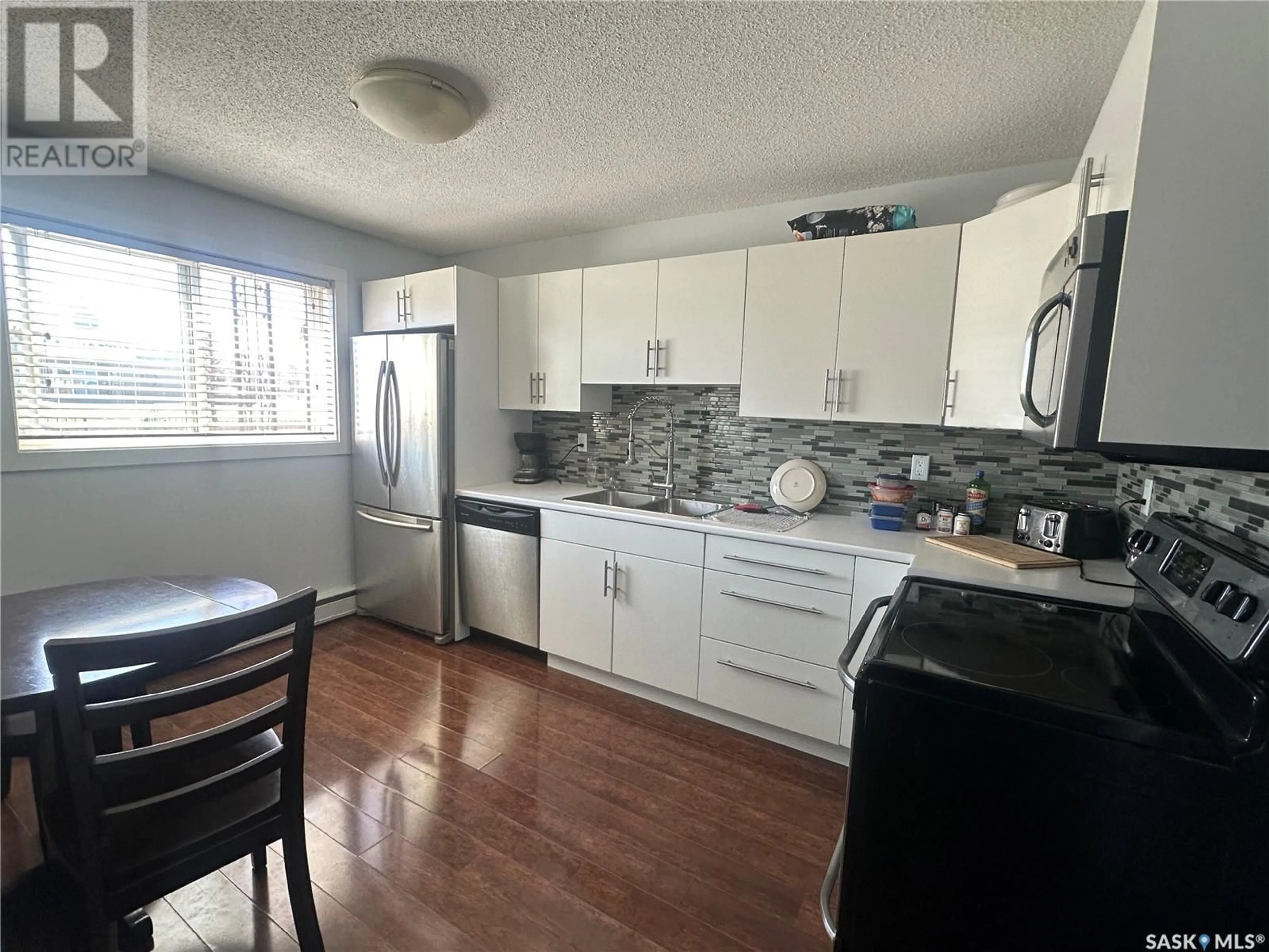 Standard kitchen, wood/laminate floor for E - 1 230 BROADWAY AVENUE, Regina Saskatchewan S4N0Z7