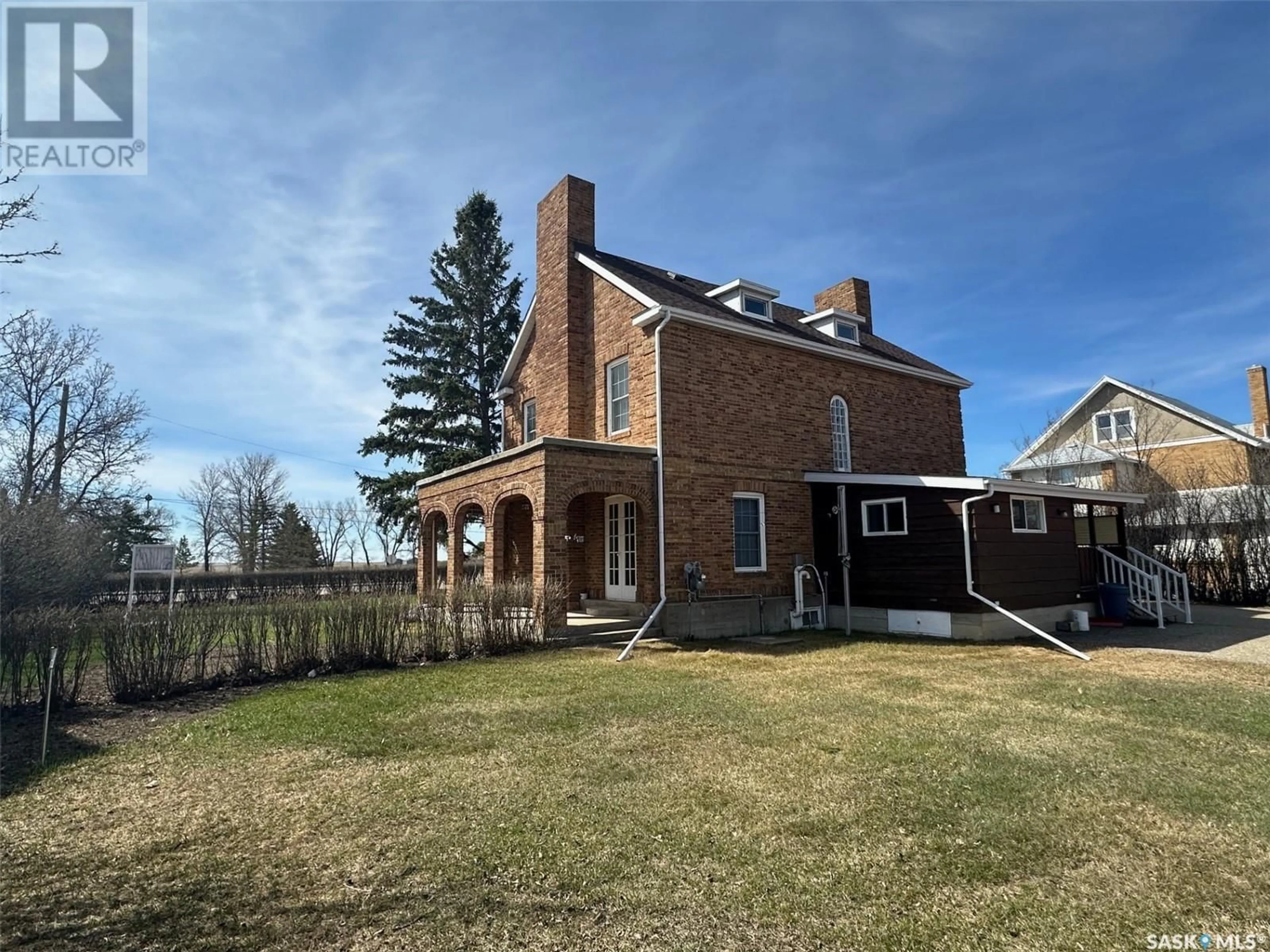 A pic from outside/outdoor area/front of a property/back of a property/a pic from drone, building for 107 1ST AVENUE, Gravelbourg Saskatchewan S0H1X0