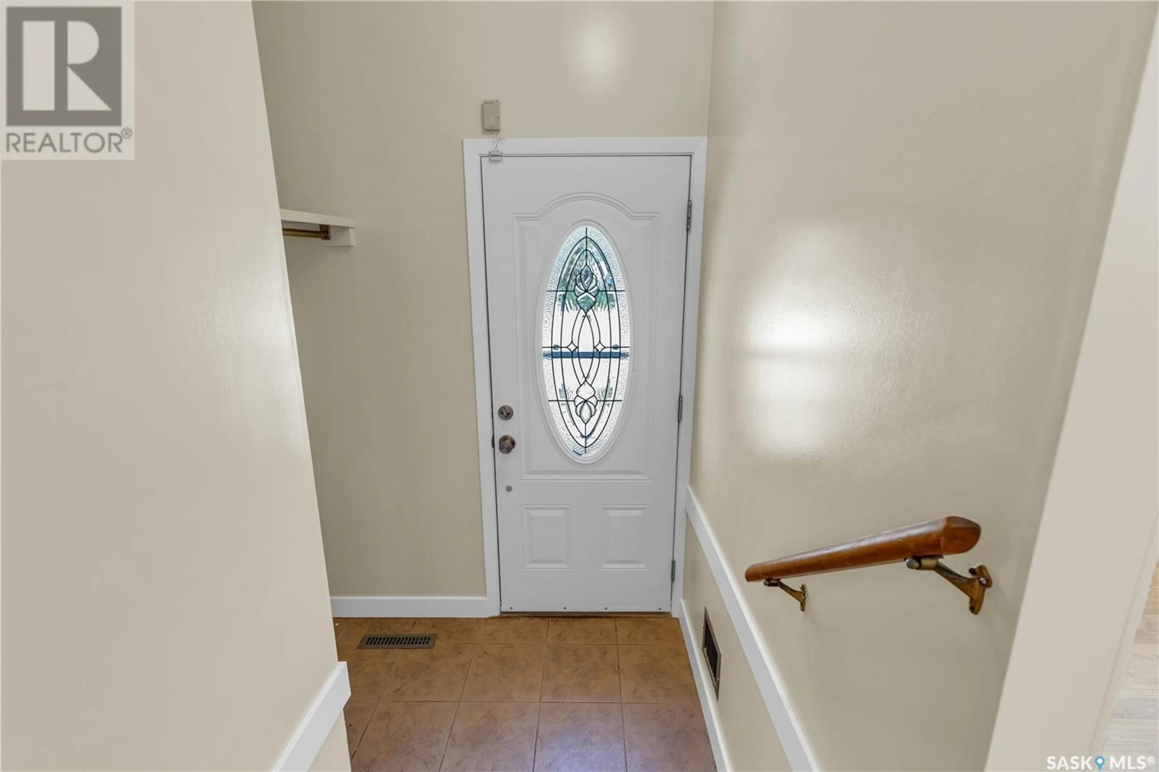 Indoor entryway for 2 BRITNELL CRESCENT, Saskatoon Saskatchewan S7H3X8