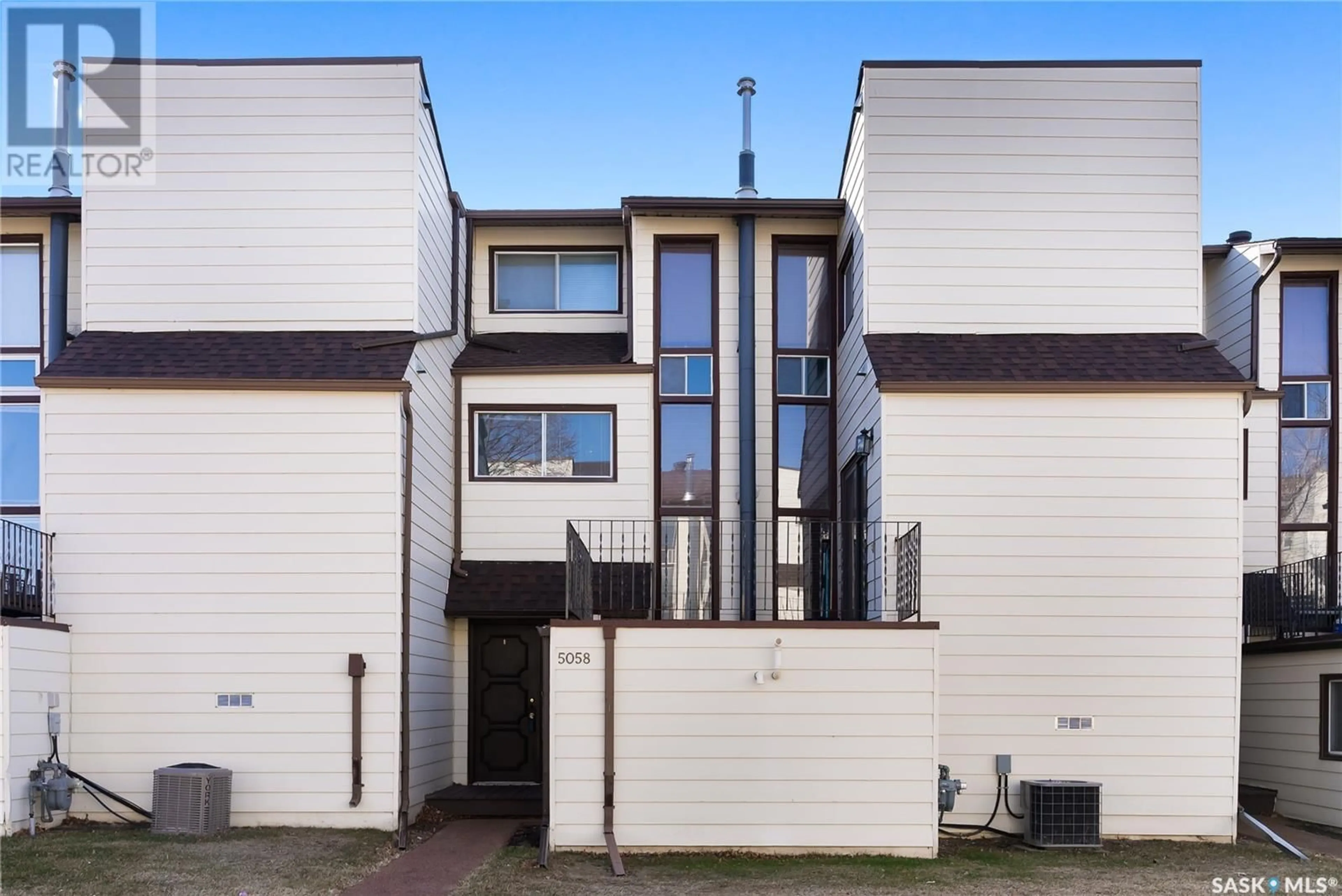 A pic from outside/outdoor area/front of a property/back of a property/a pic from drone, street for 5058 10TH AVENUE, Regina Saskatchewan S4T7P4