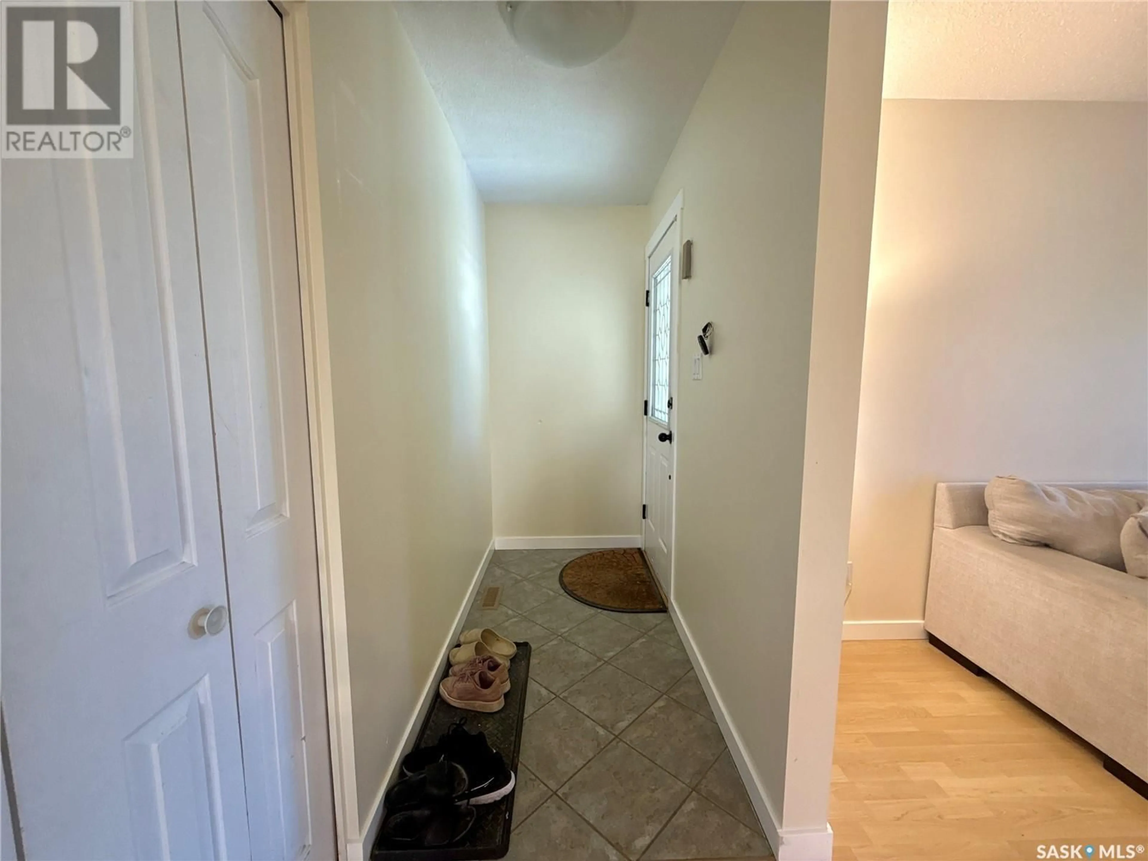 Indoor entryway for Bay - 2523 GRIFFIN BAY, Regina Saskatchewan S4N5Y7