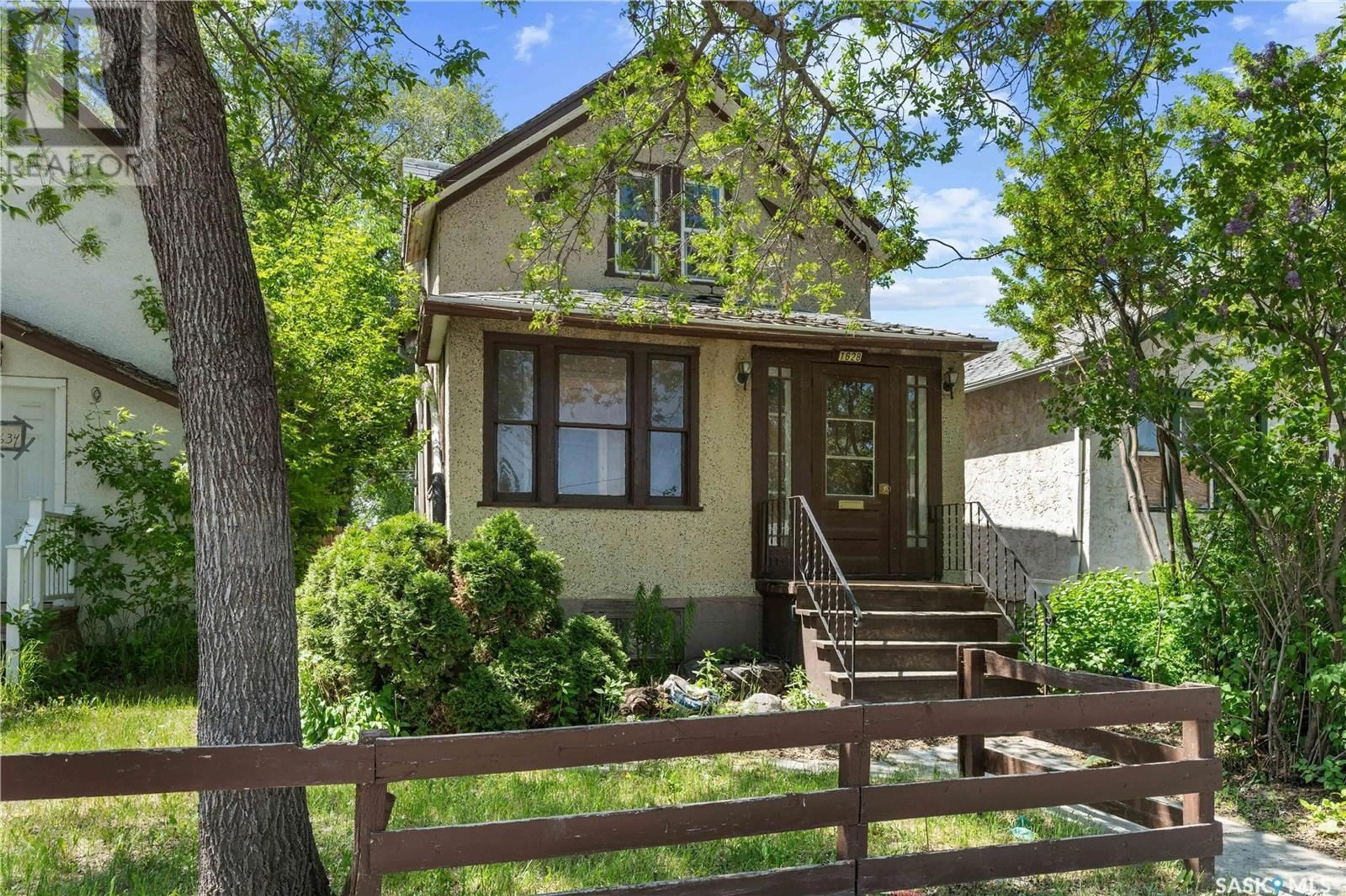 Home with vinyl exterior material, street for 1628 TORONTO STREET, Regina Saskatchewan S4P1M2