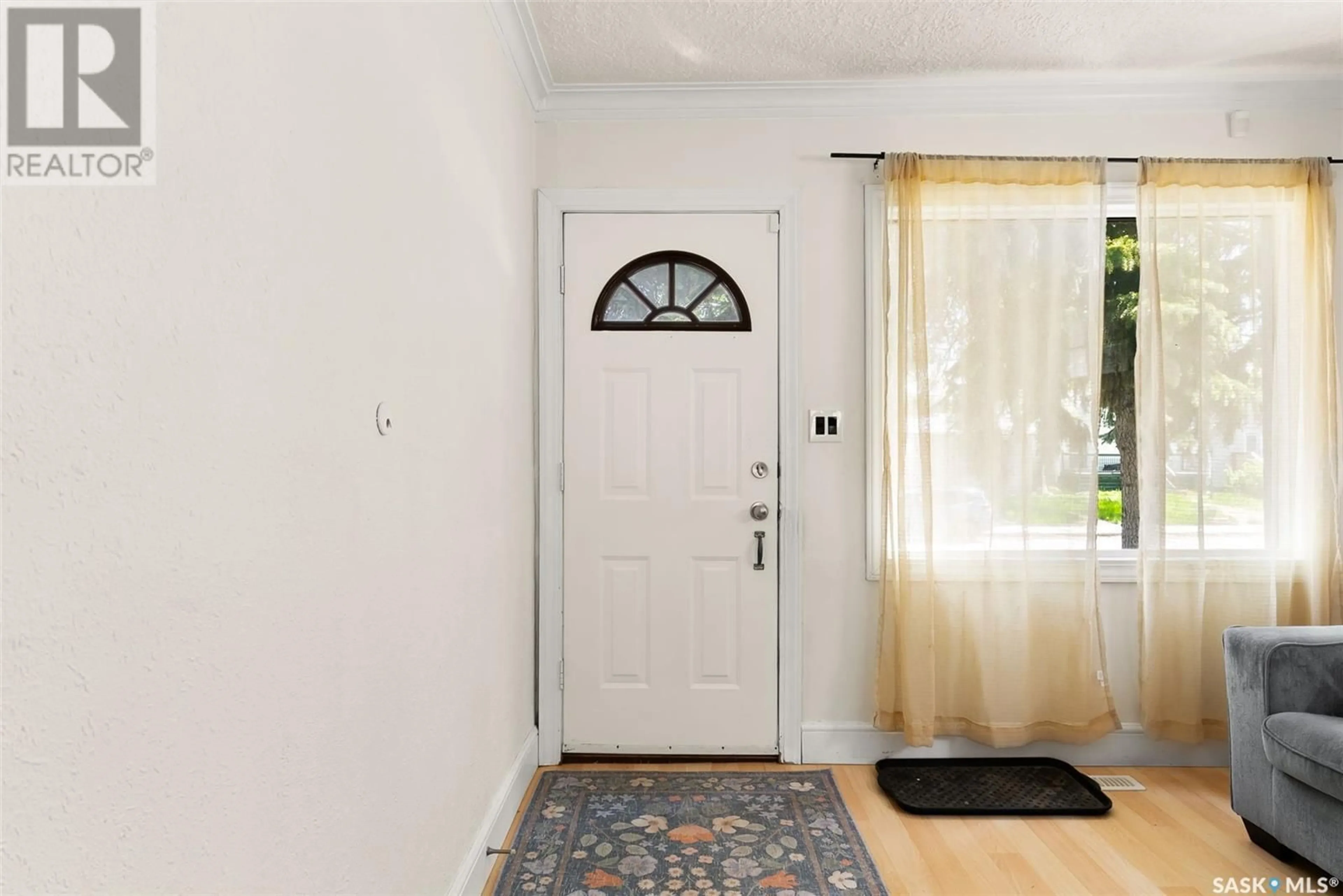 Indoor entryway for 2448 EDGAR STREET, Regina Saskatchewan S4N3L3