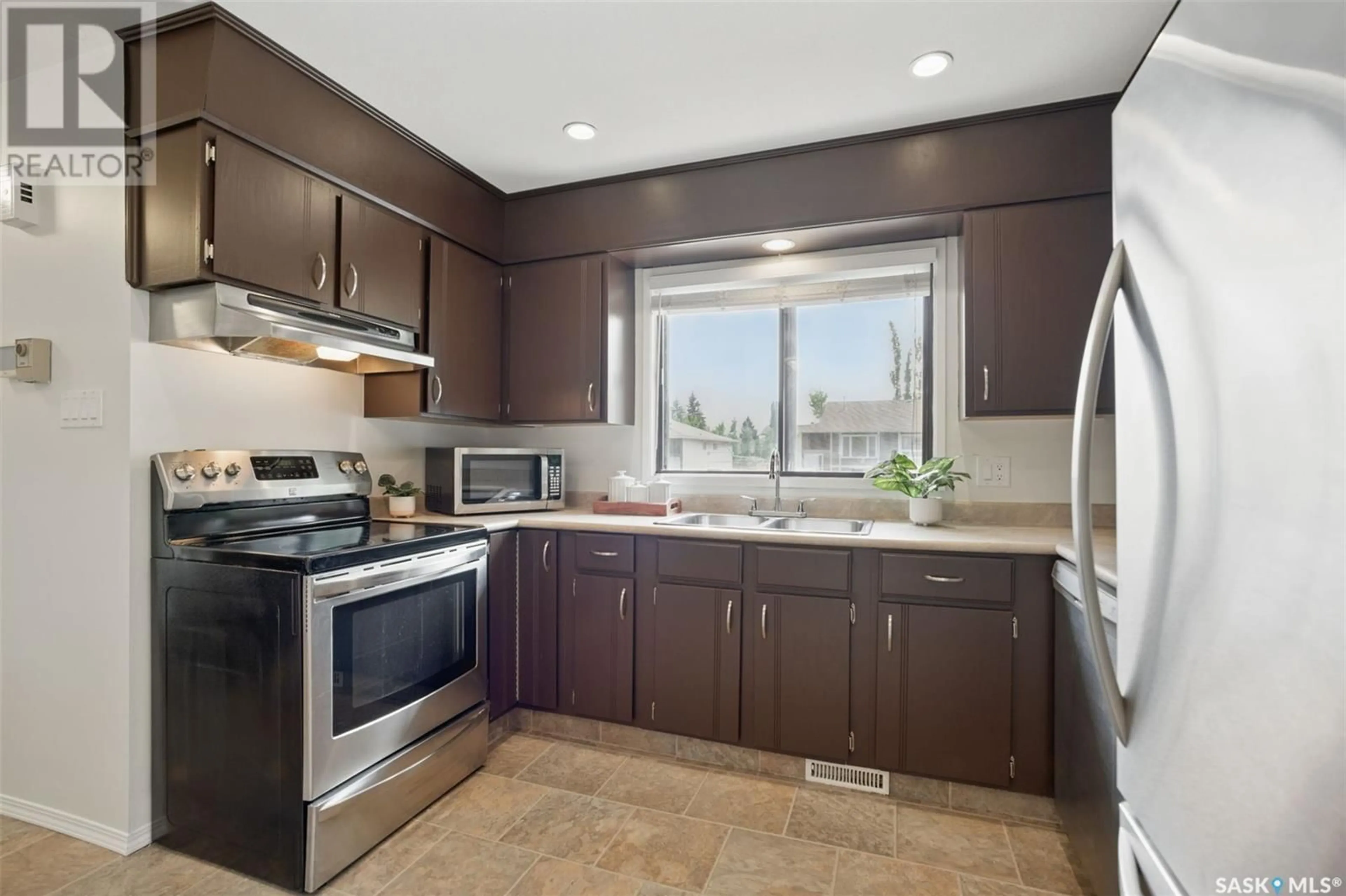 Standard kitchen, ceramic/tile floor for 3827 TAYLOR STREET, Saskatoon Saskatchewan S7H5J4