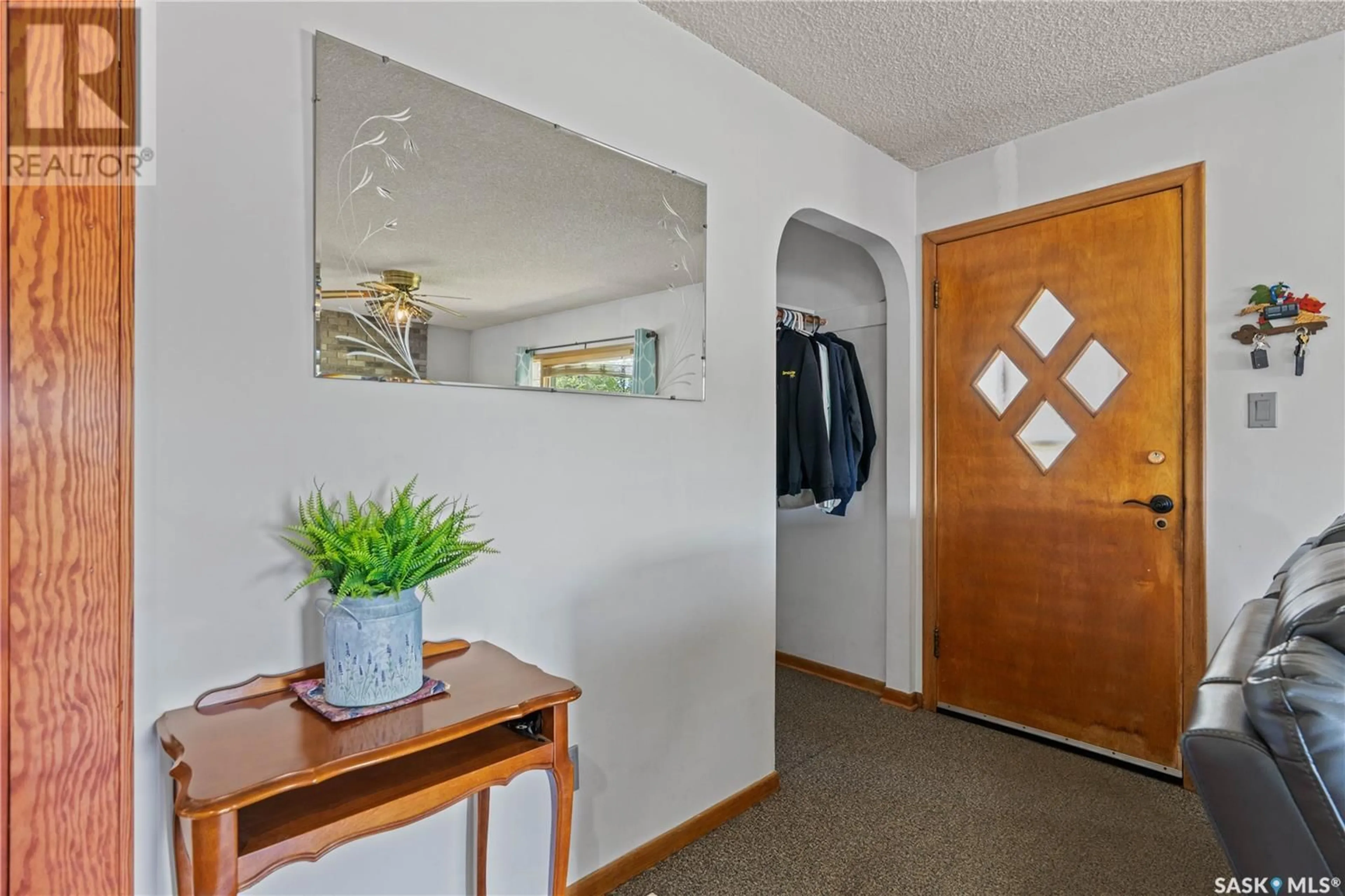 Indoor entryway for 1102 ELGIN AVENUE, Moose Jaw Saskatchewan S6H4H1