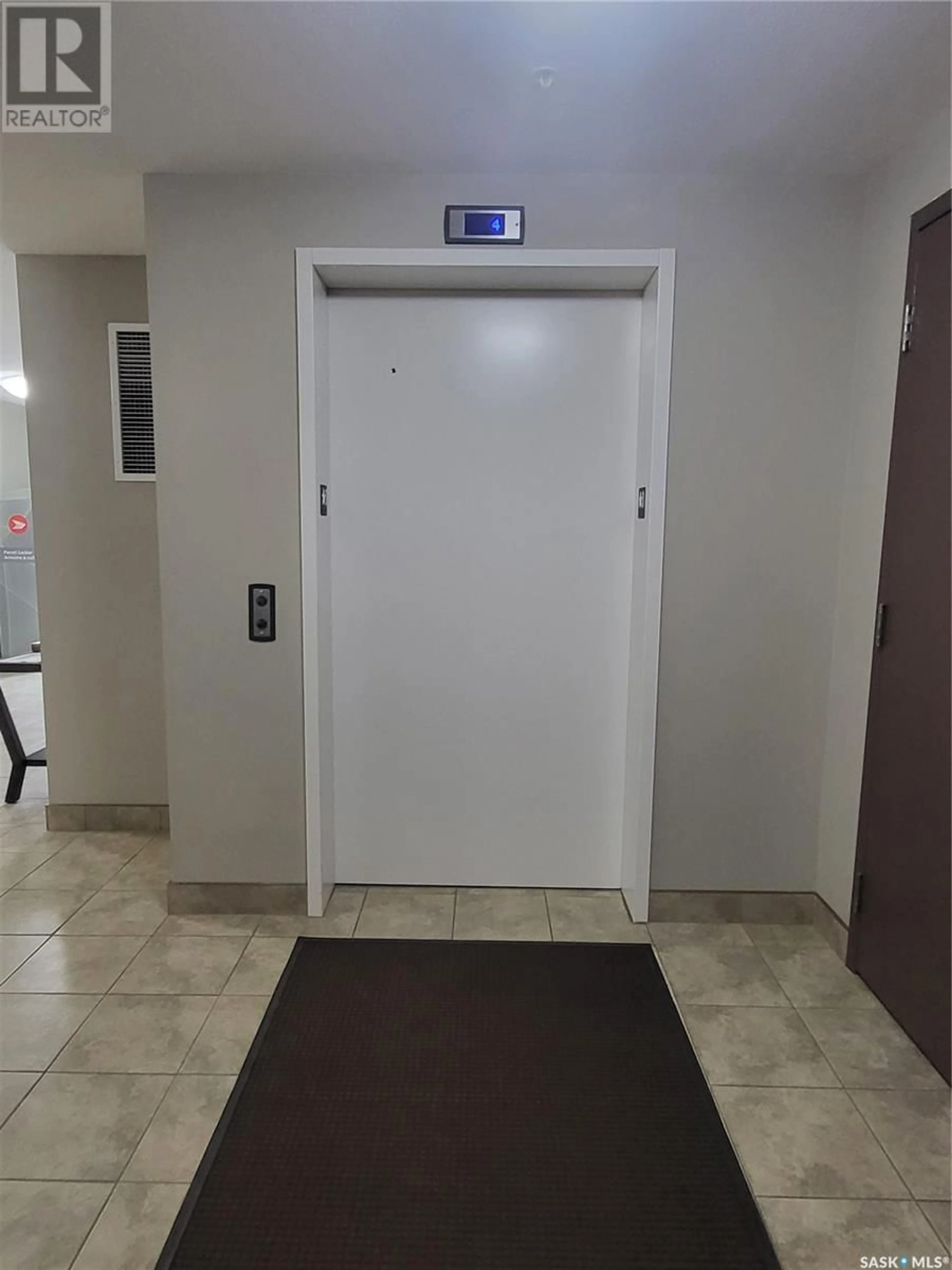 Indoor foyer for 309 - 2141 LARTER ROAD, Estevan Saskatchewan S4A2Y5