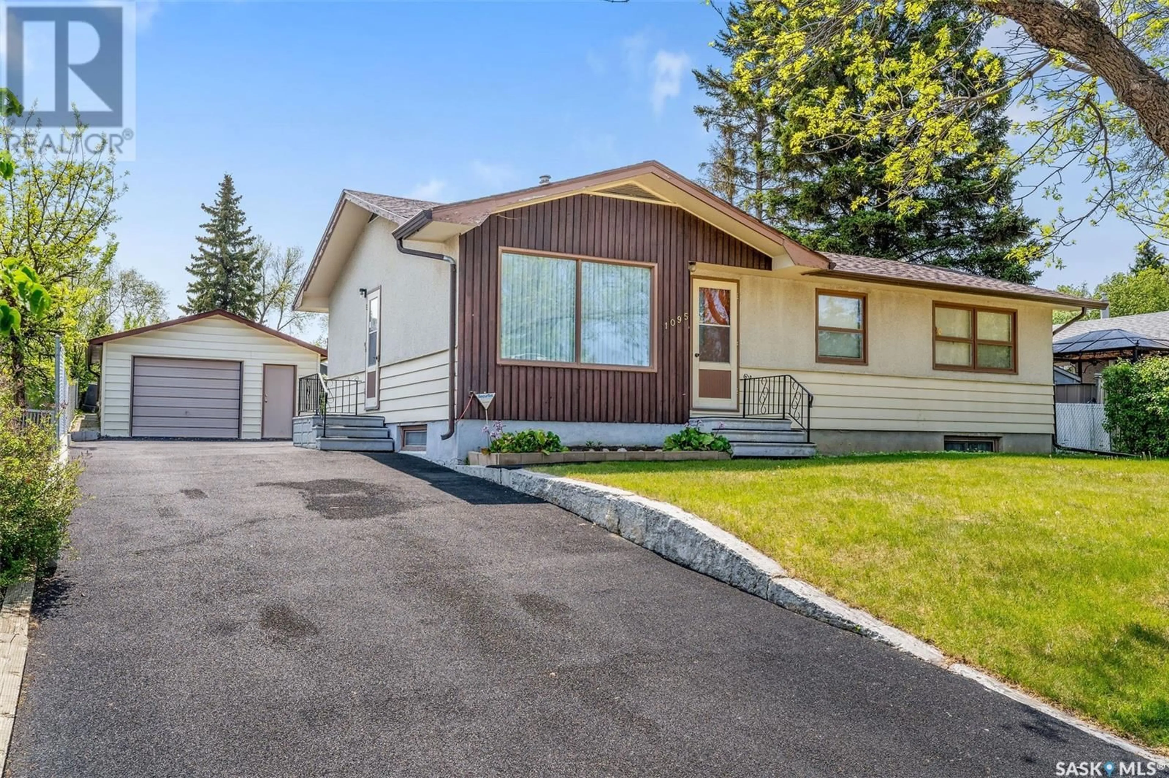 Home with vinyl exterior material, street for 1095 BRADSHAW PLACE, Prince Albert Saskatchewan S6V3L9