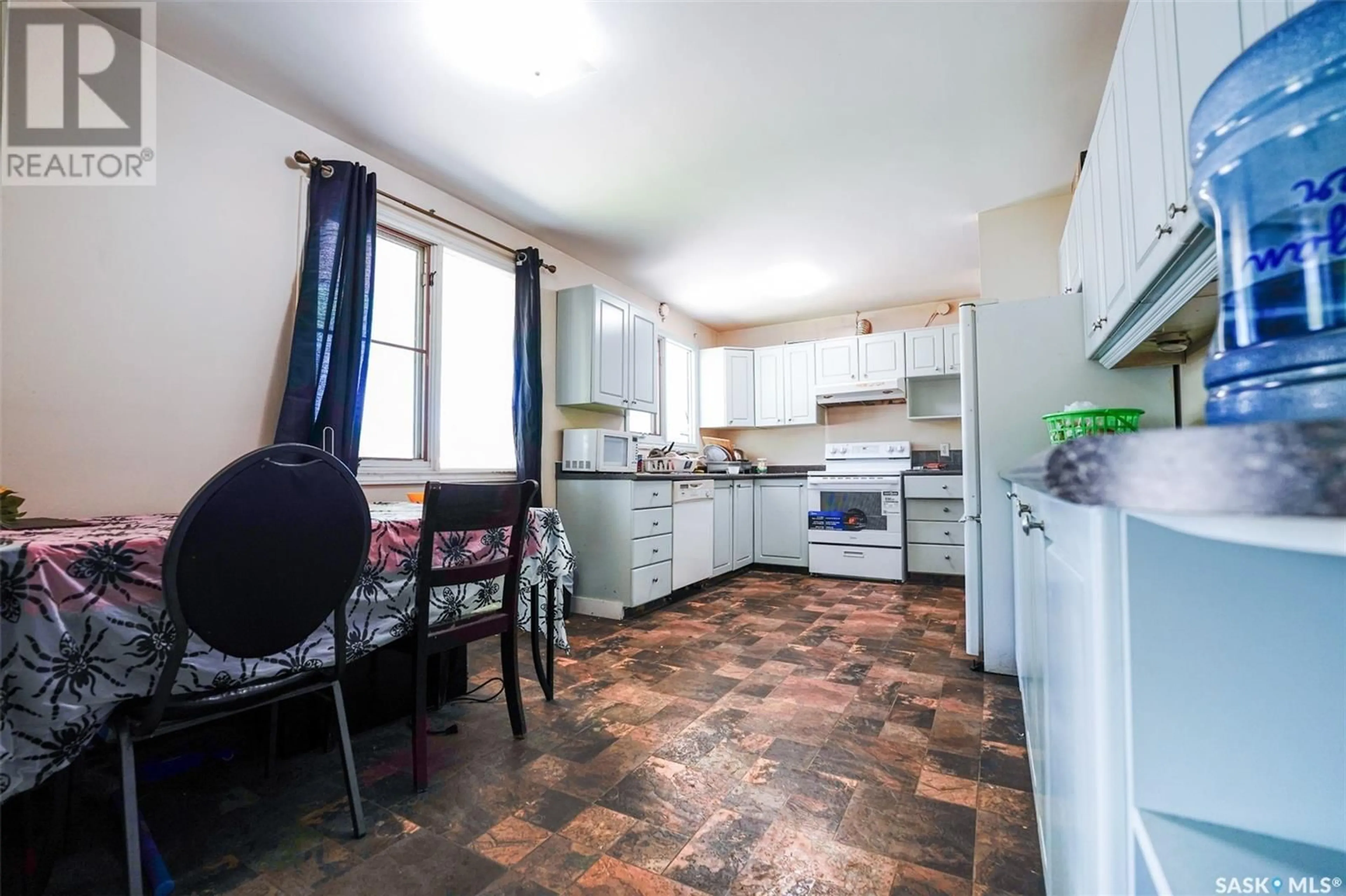 Standard kitchen, unknown for 2303 7TH AVENUE E, Regina Saskatchewan S4N4T1