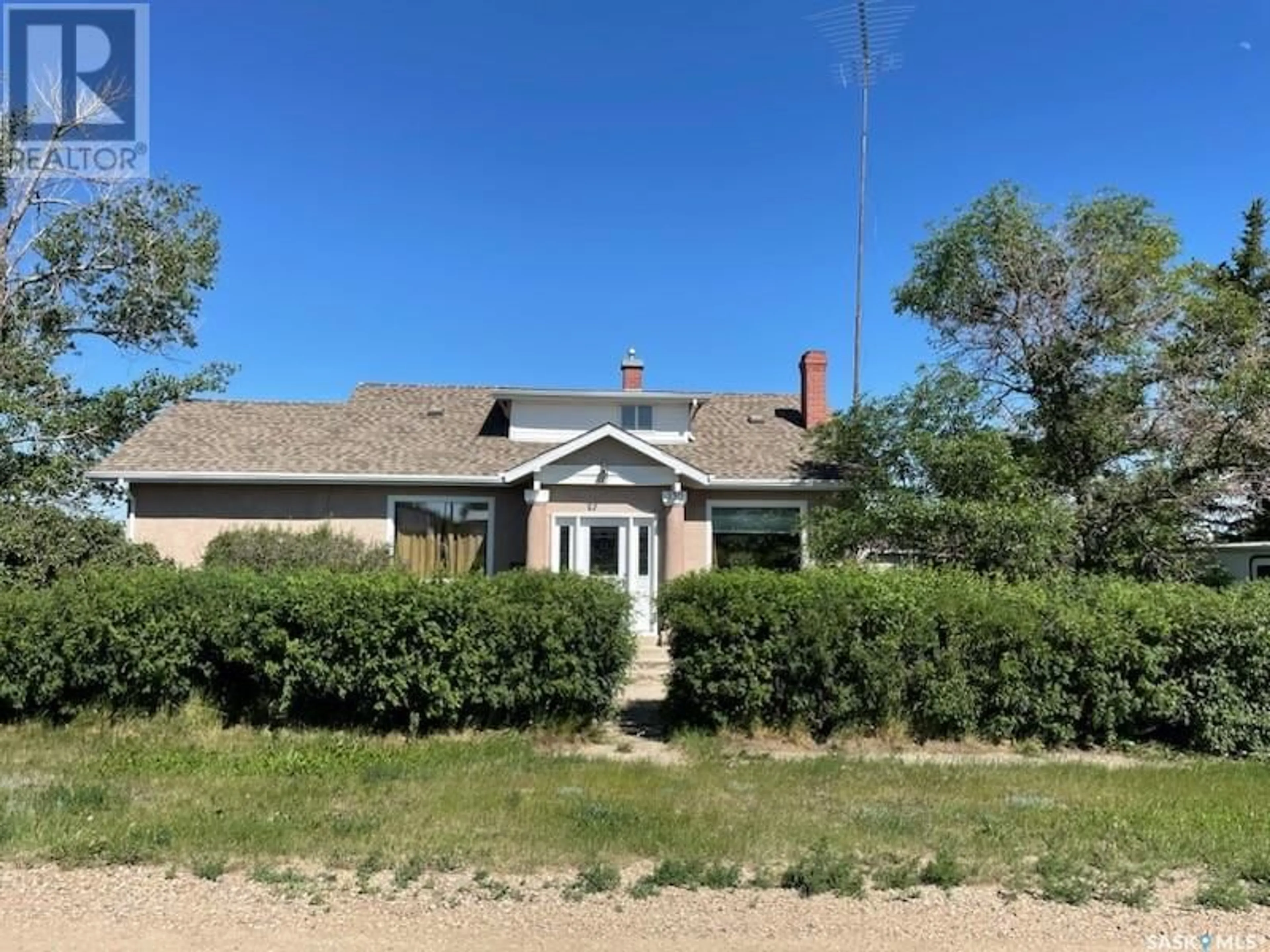 A pic from outside/outdoor area/front of a property/back of a property/a pic from drone, building for 130 2ND STREET, Kincaid Saskatchewan S0H2J0