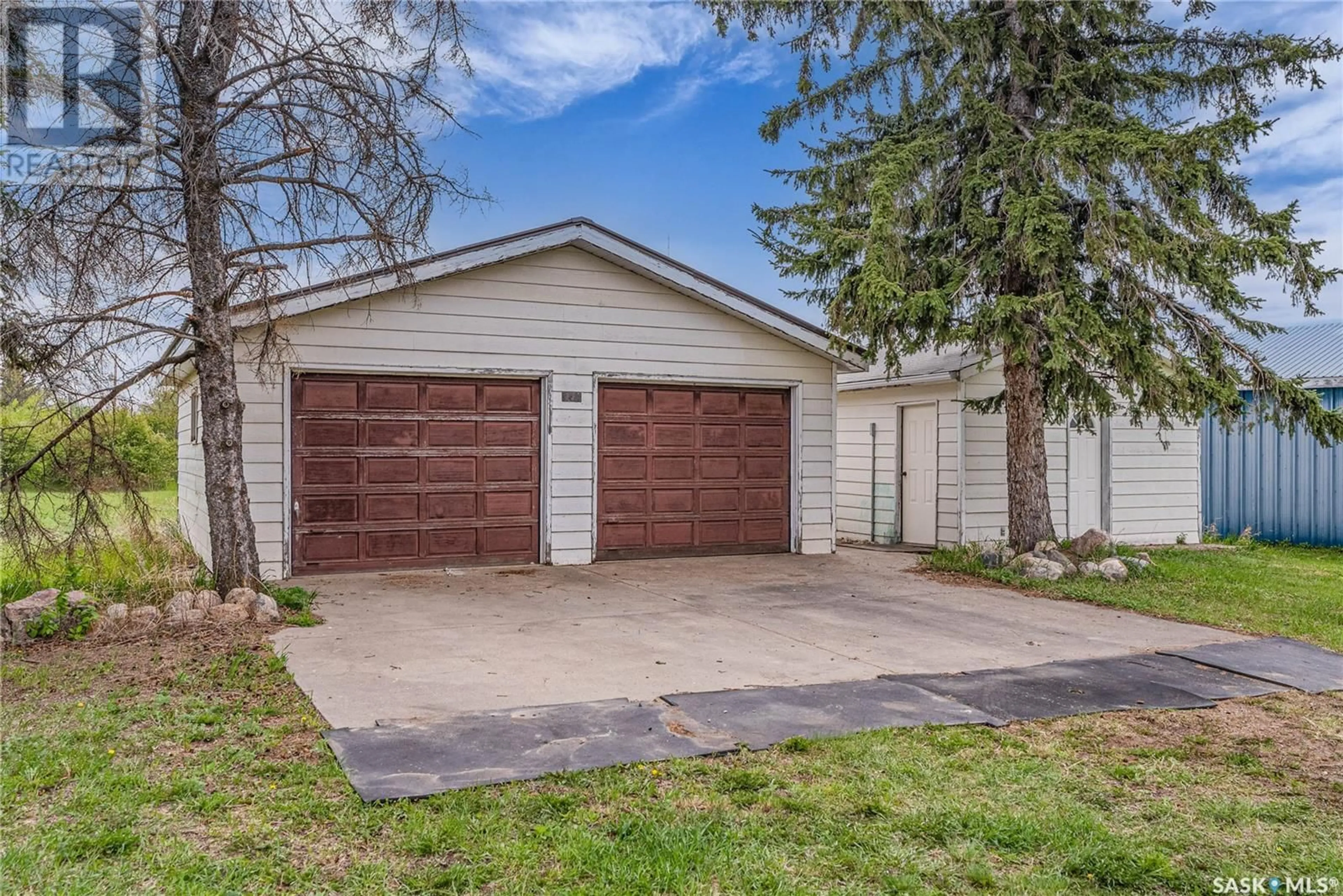 Indoor garage for 112 DEKKER STREET, Langham Saskatchewan S0K2L0