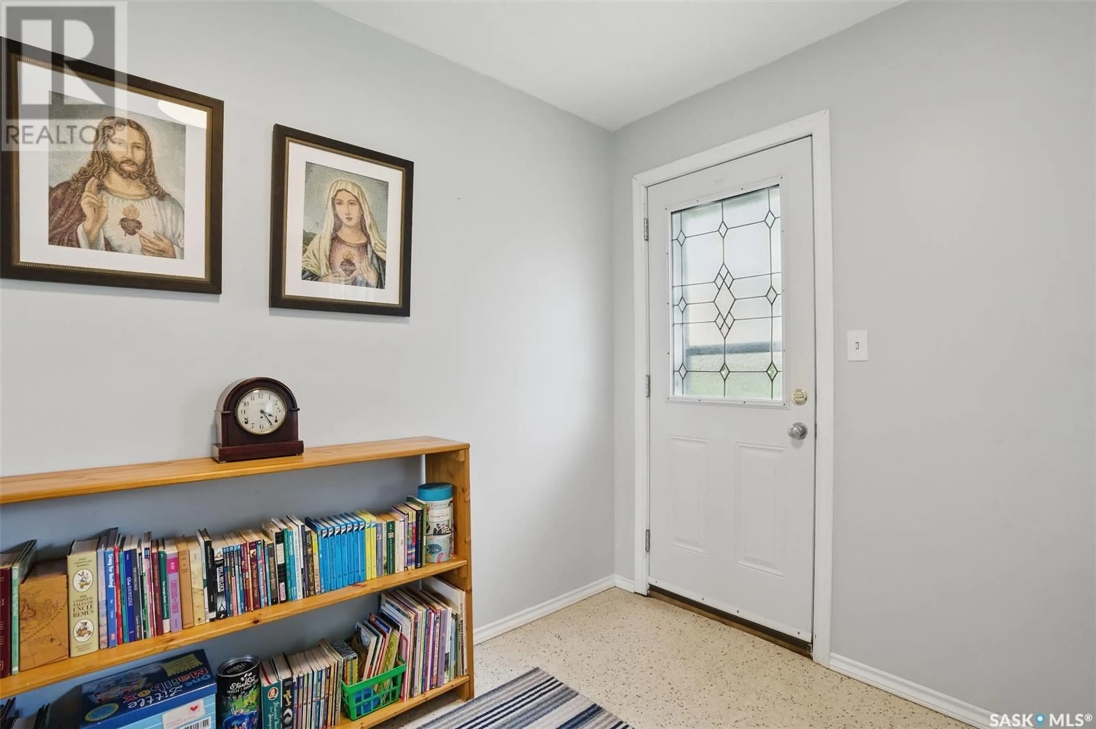 Indoor entryway for MCKENZIE ACREAGE, Dundurn Rm No. 314 Saskatchewan S7C0E2